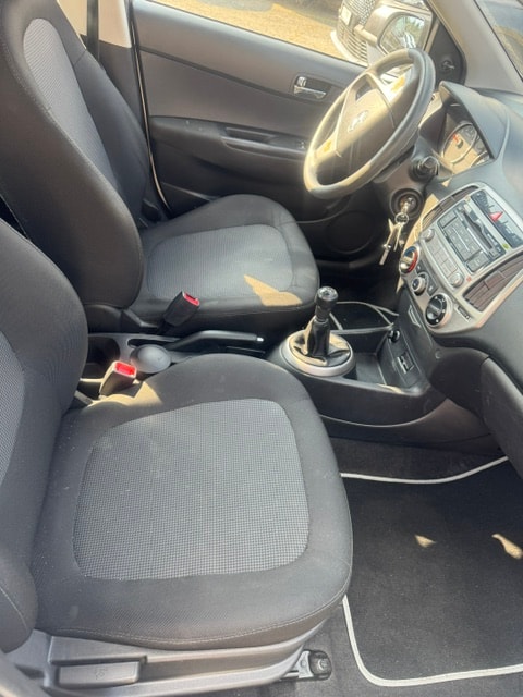 HYUNDAI i20 1.2 Comfort-image-5