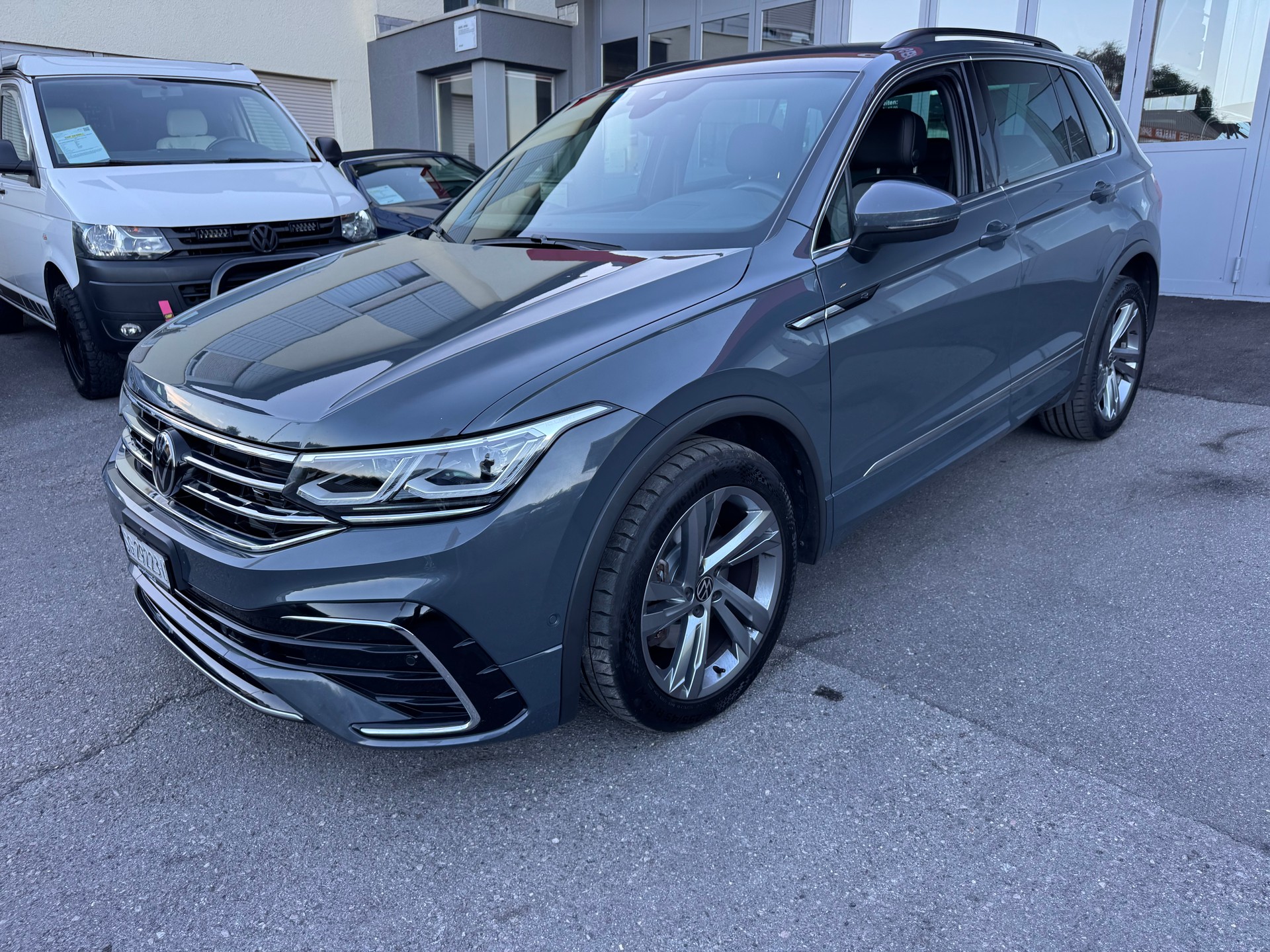 VW Tiguan 2.0TSI R-Line 4Motion DSG-image-6