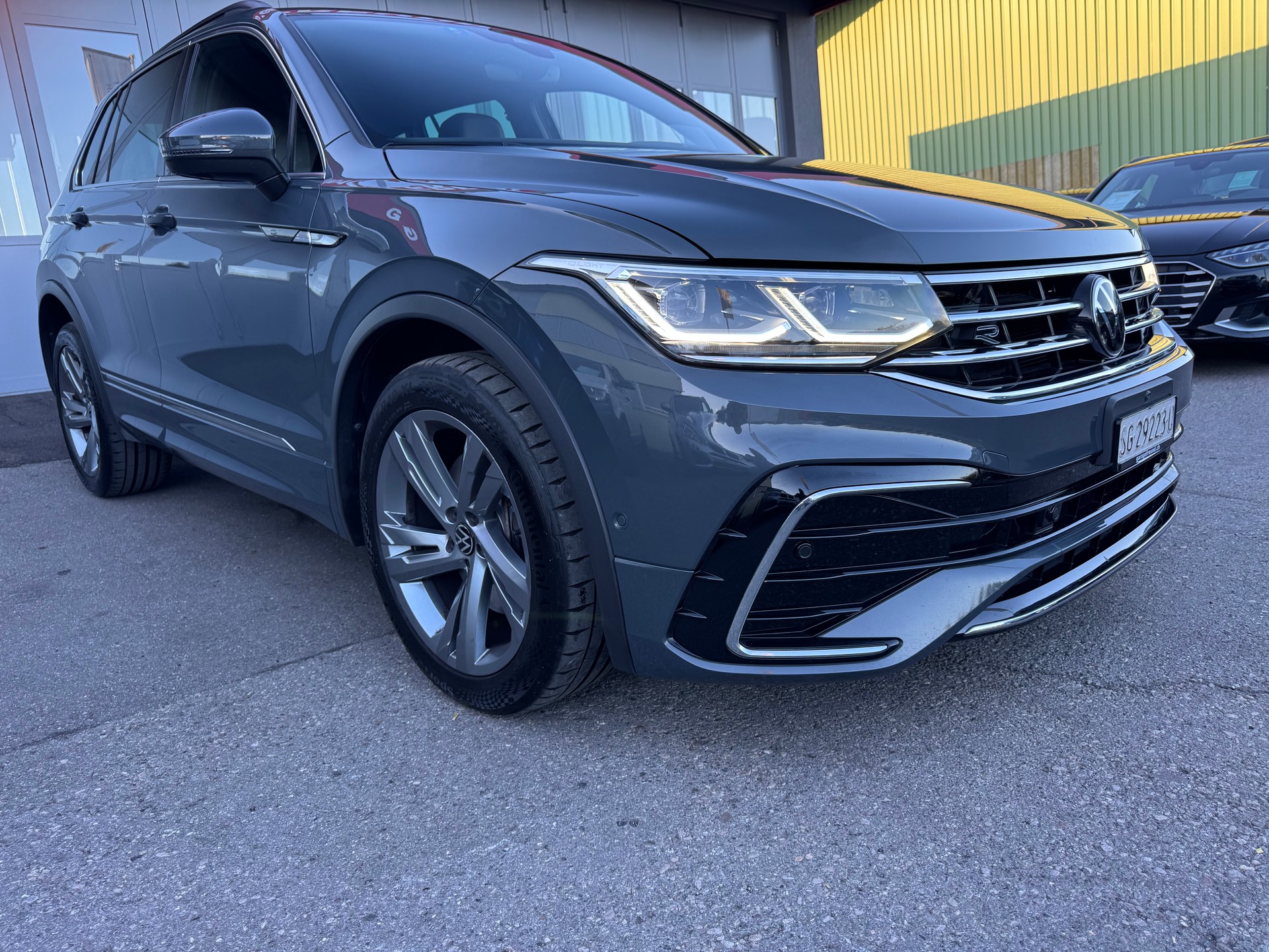 VW Tiguan 2.0TSI R-Line 4Motion DSG-image-1