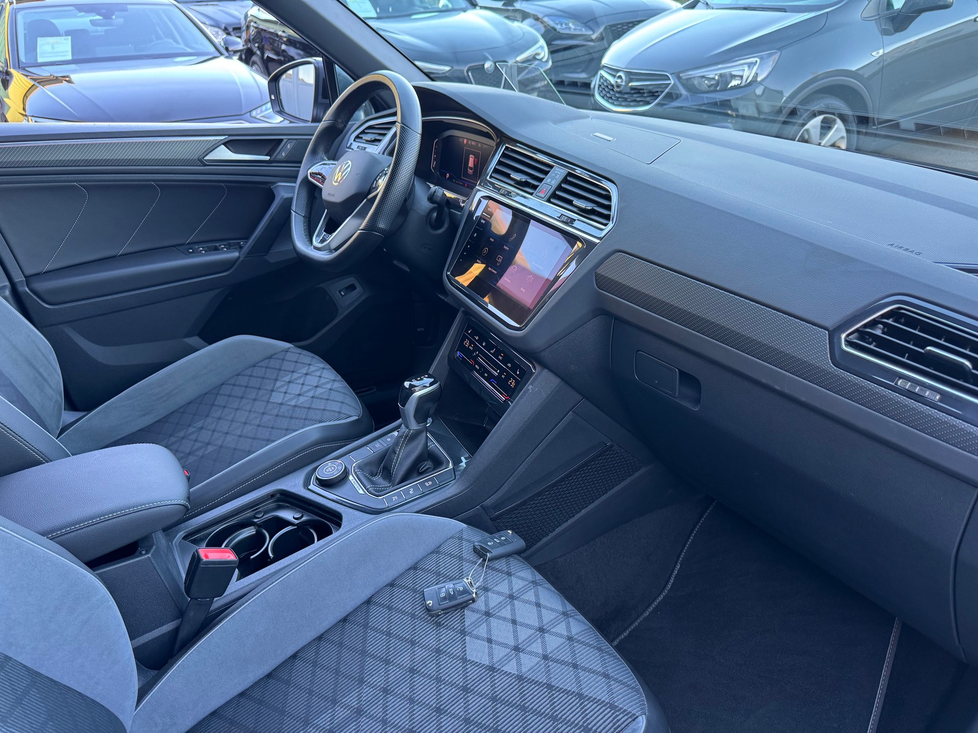 VW Tiguan 2.0TSI R-Line 4Motion DSG-image-12