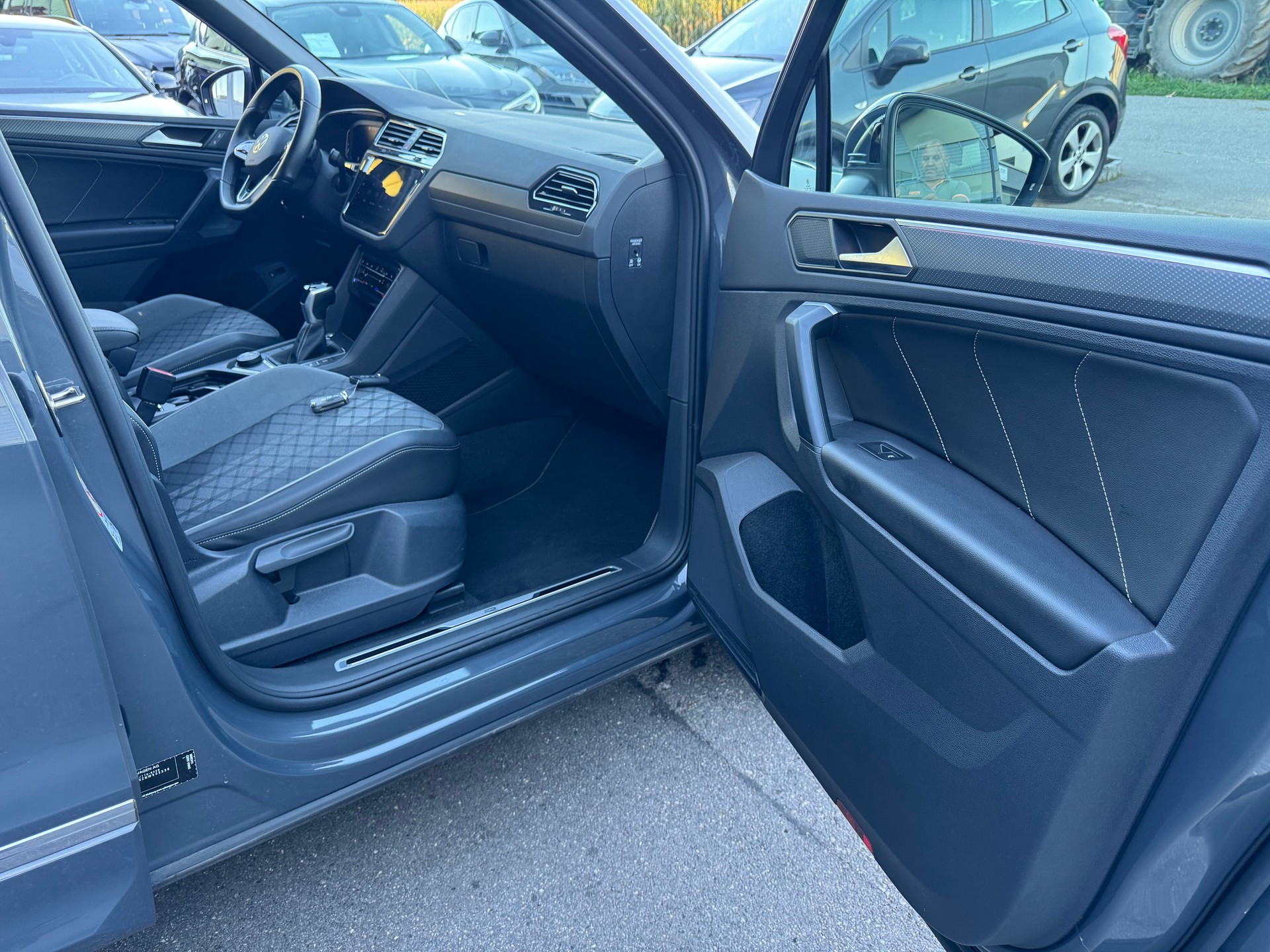 VW Tiguan 2.0TSI R-Line 4Motion DSG-image-13