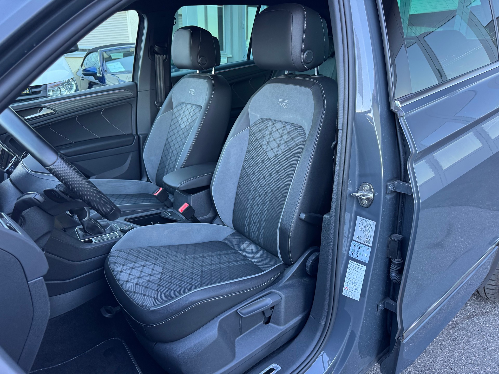 VW Tiguan 2.0TSI R-Line 4Motion DSG-image-25
