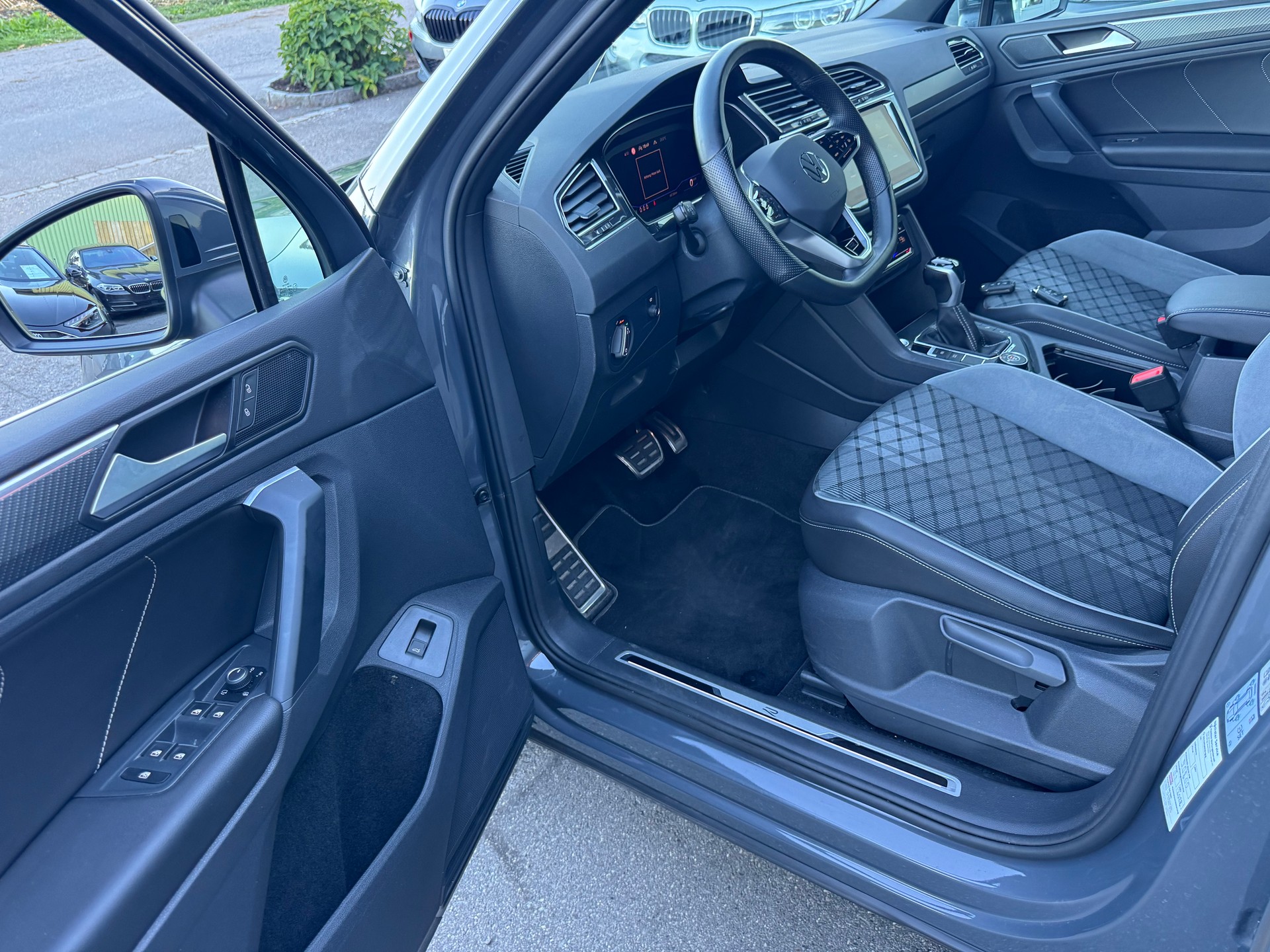 VW Tiguan 2.0TSI R-Line 4Motion DSG-image-24