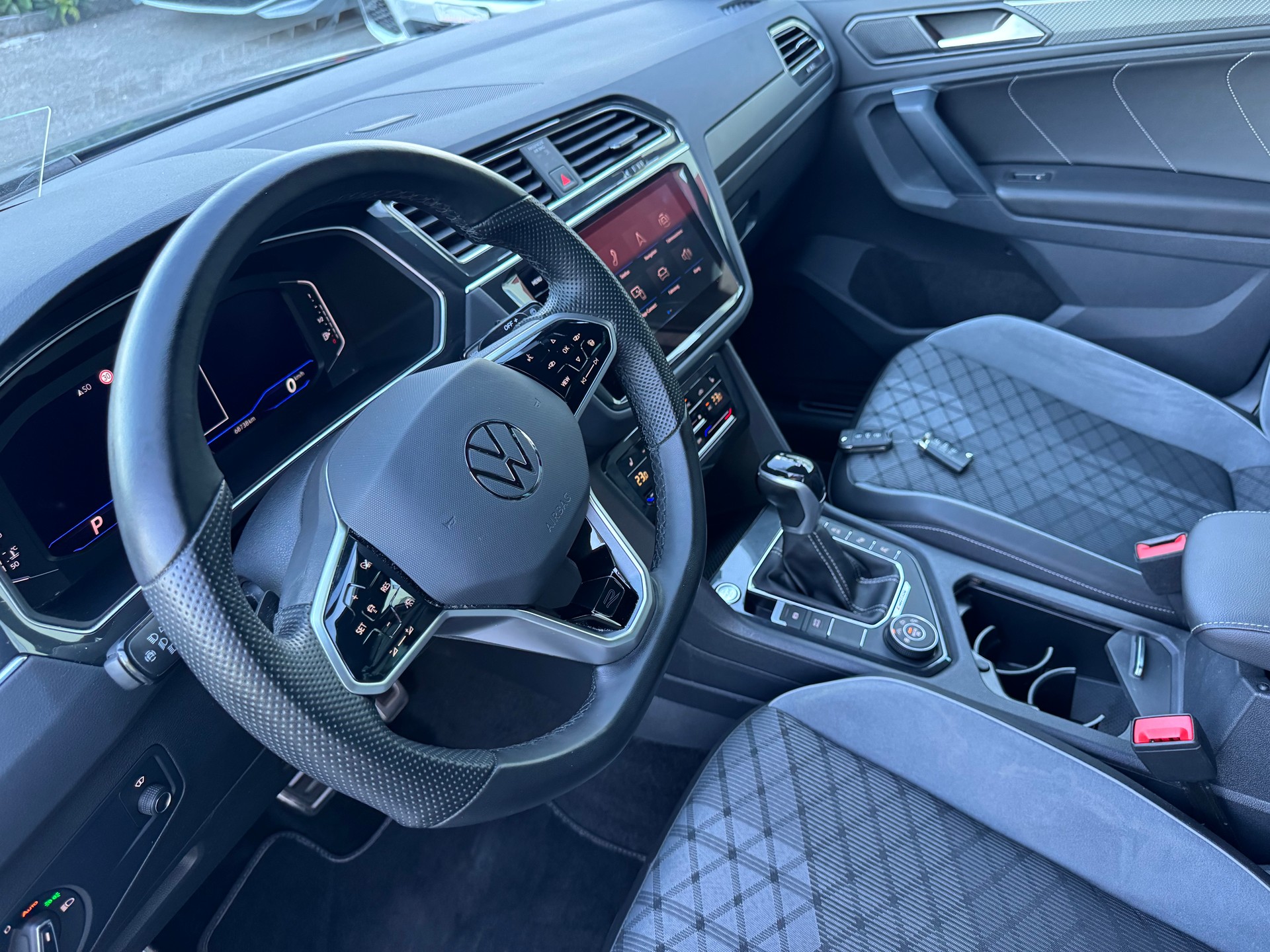 VW Tiguan 2.0TSI R-Line 4Motion DSG-image-23