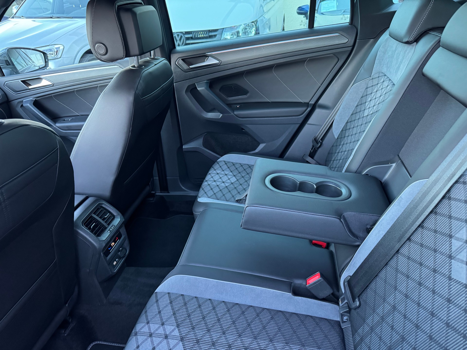 VW Tiguan 2.0TSI R-Line 4Motion DSG-image-21