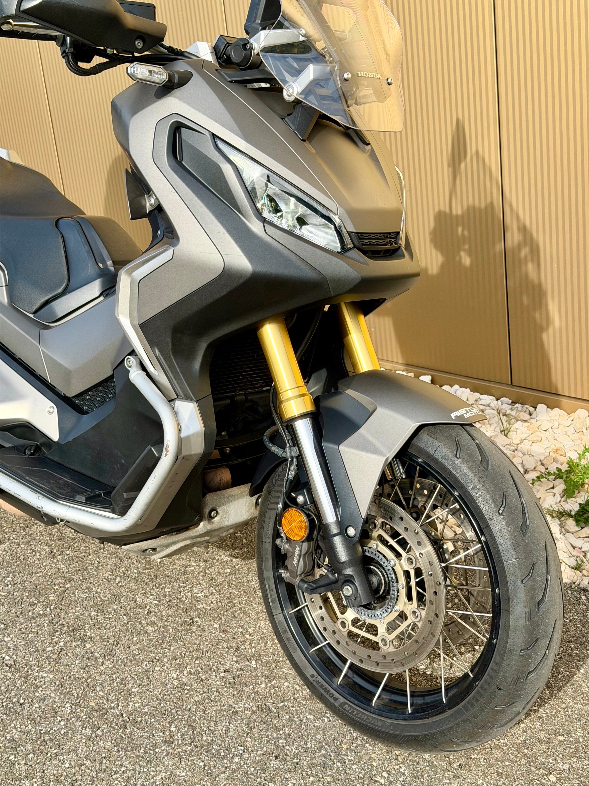 HONDA X-ADV 750 ABS-showroom-element-1