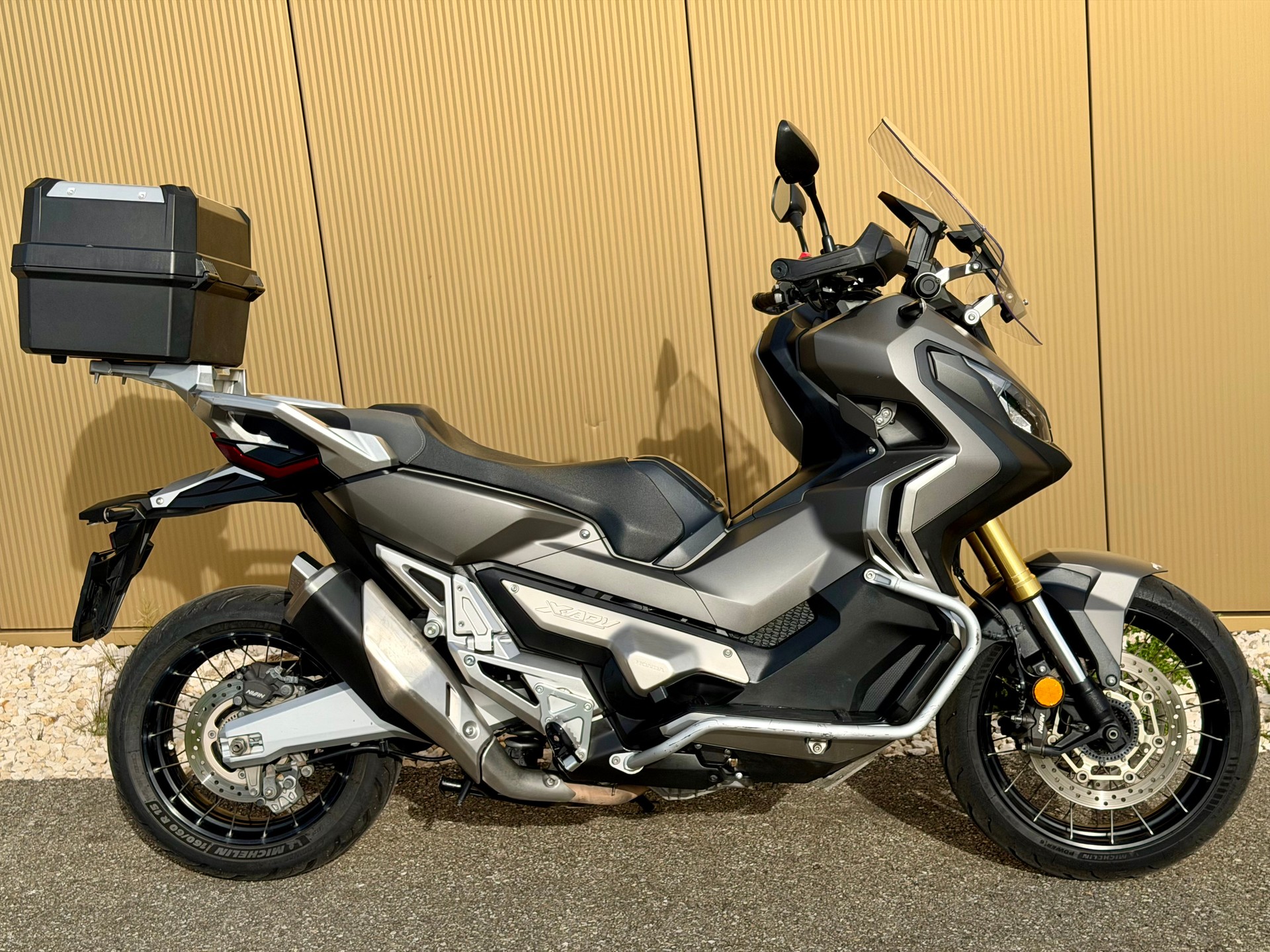 HONDA X-ADV 750 ABS-showroom-element-3