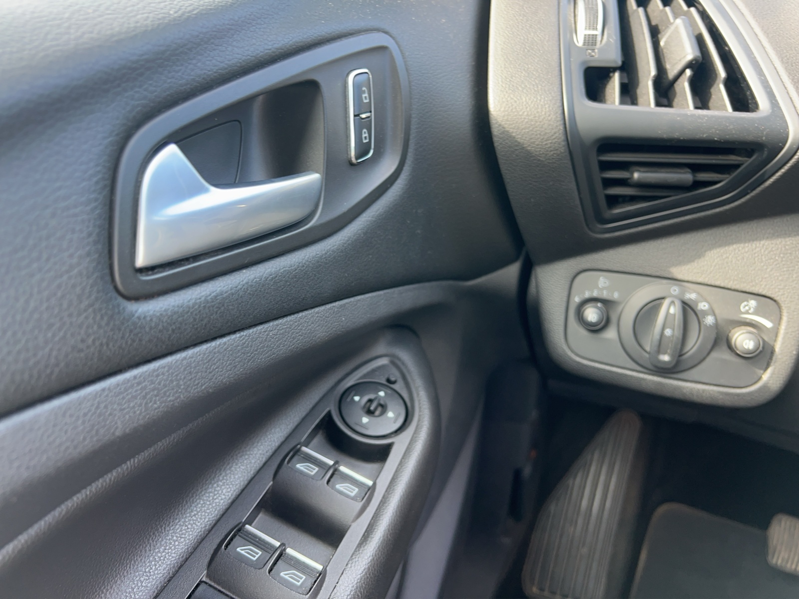 FORD Kuga 2.0 TDCi Titanium 4WD PowerShift-image-13