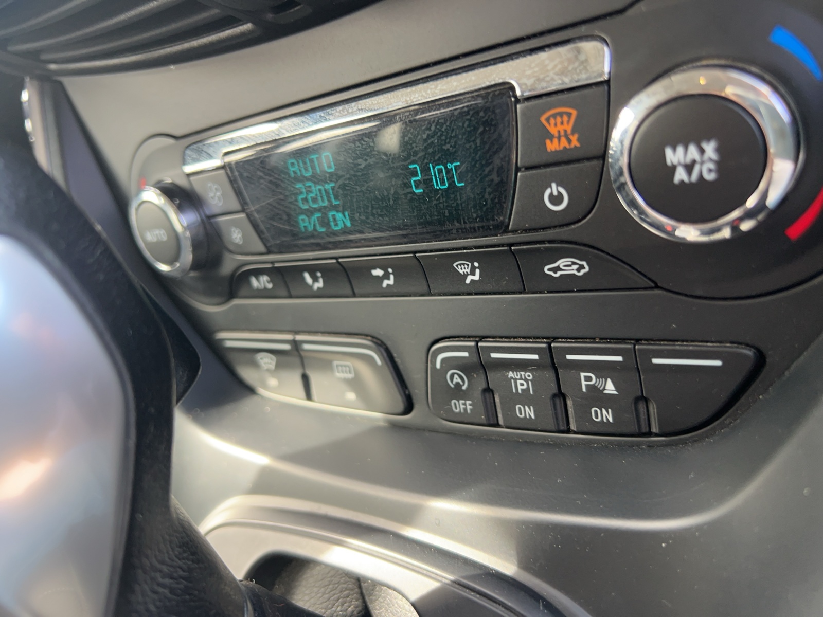 FORD Kuga 2.0 TDCi Titanium 4WD PowerShift-image-12