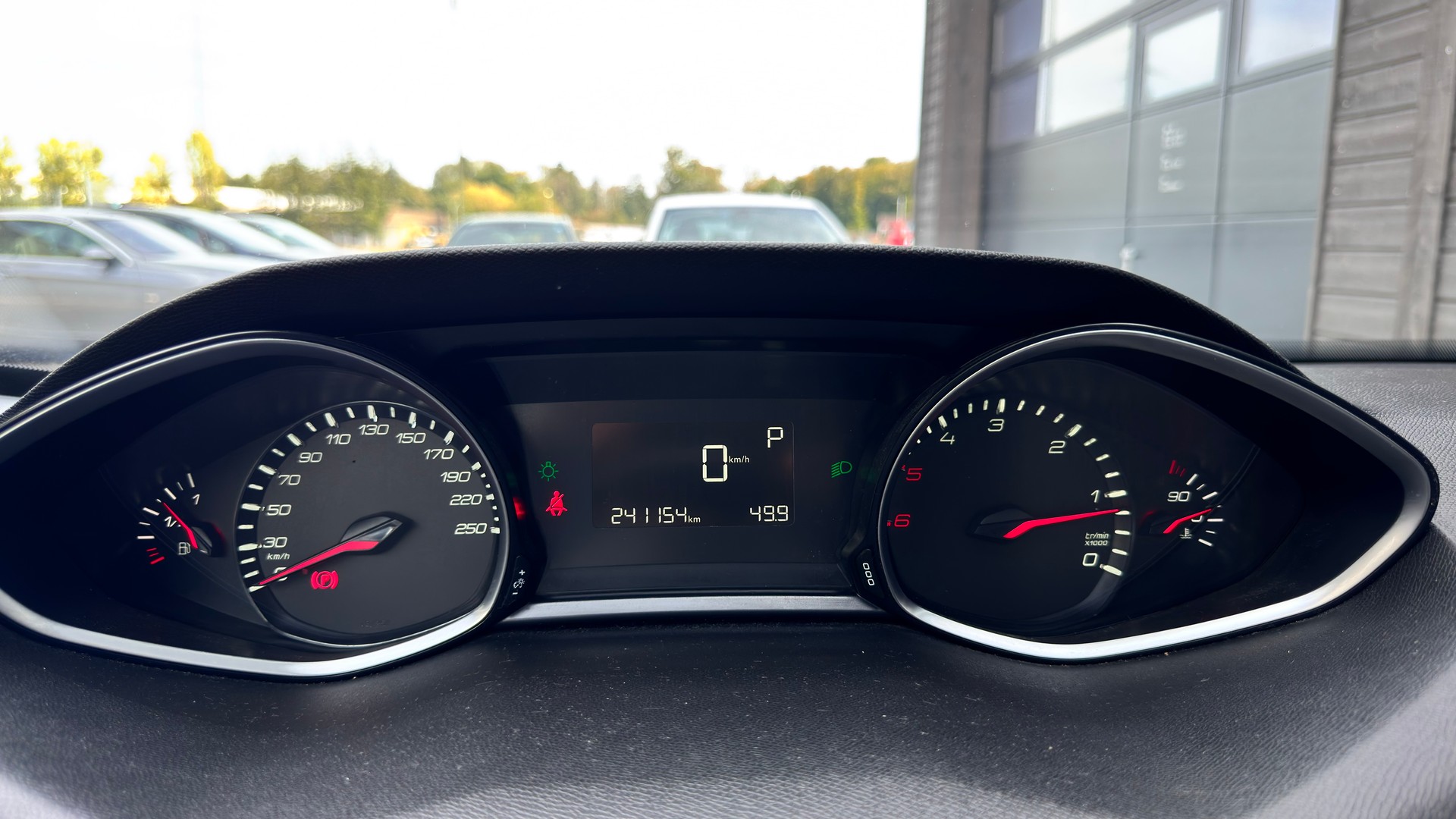 PEUGEOT 308 SW 1.6 BlueHDI Allure Automatic-image-9