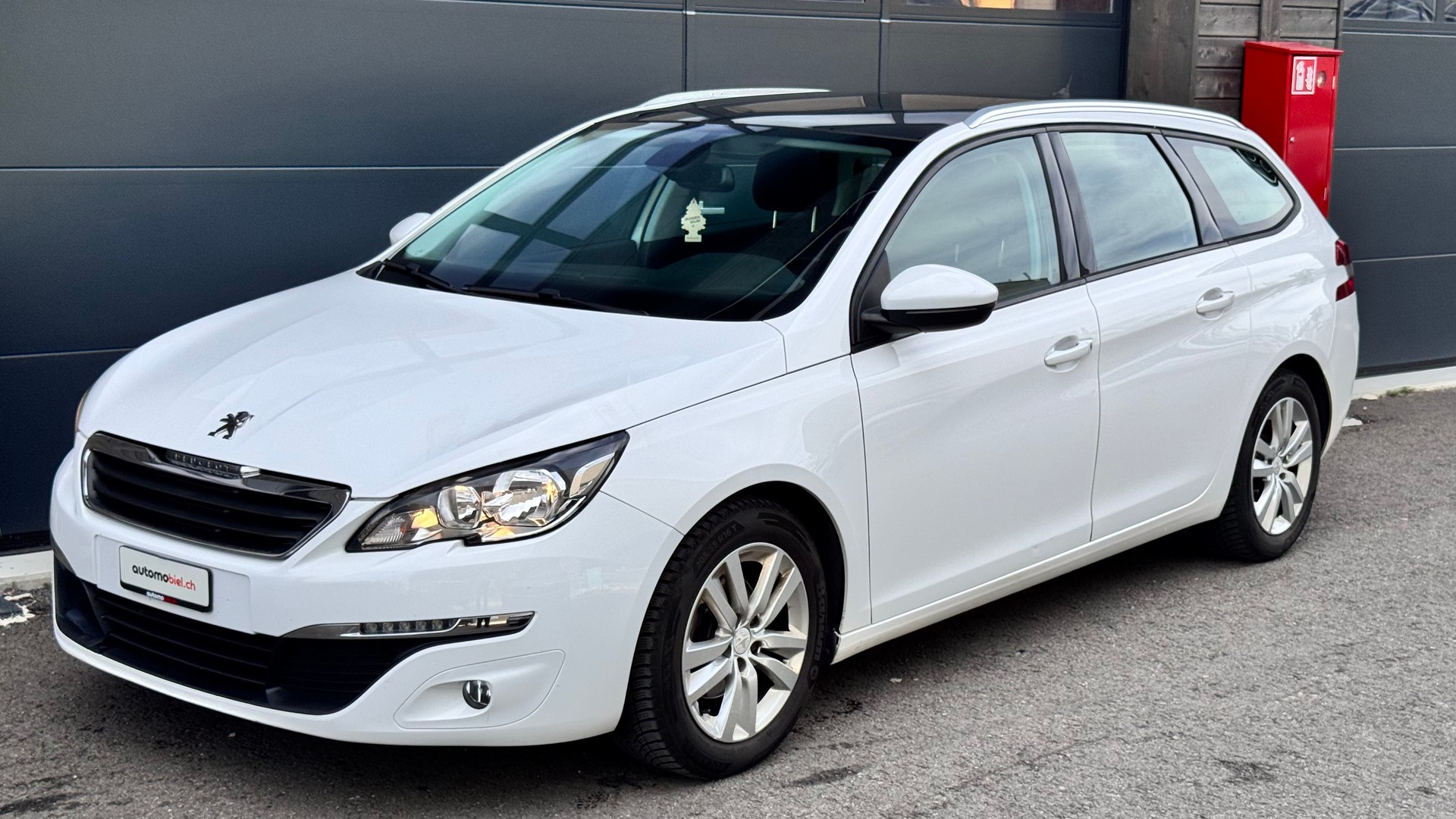 PEUGEOT 308 SW 1.6 BlueHDI Allure Automatic-image-0