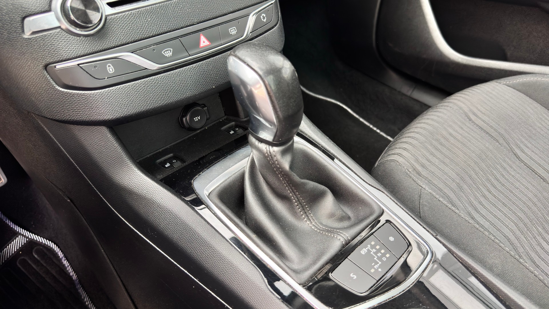 PEUGEOT 308 SW 1.6 BlueHDI Allure Automatic-image-6