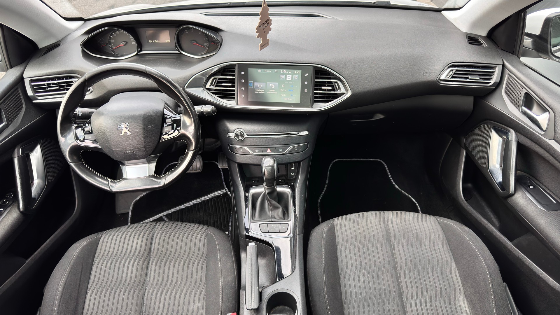 PEUGEOT 308 SW 1.6 BlueHDI Allure Automatic-image-4