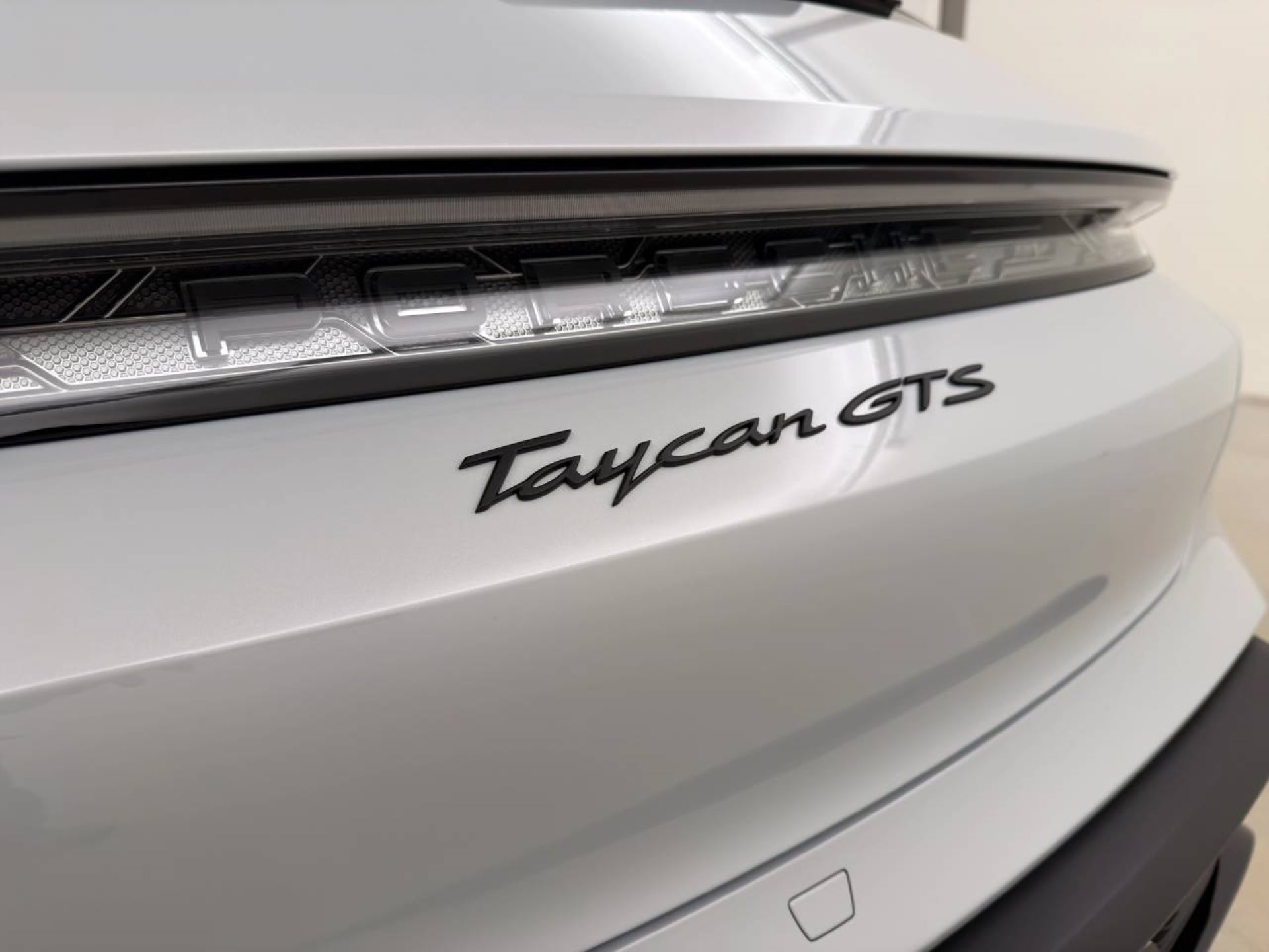 PORSCHE Taycan GTS Sport Turismo-image-11