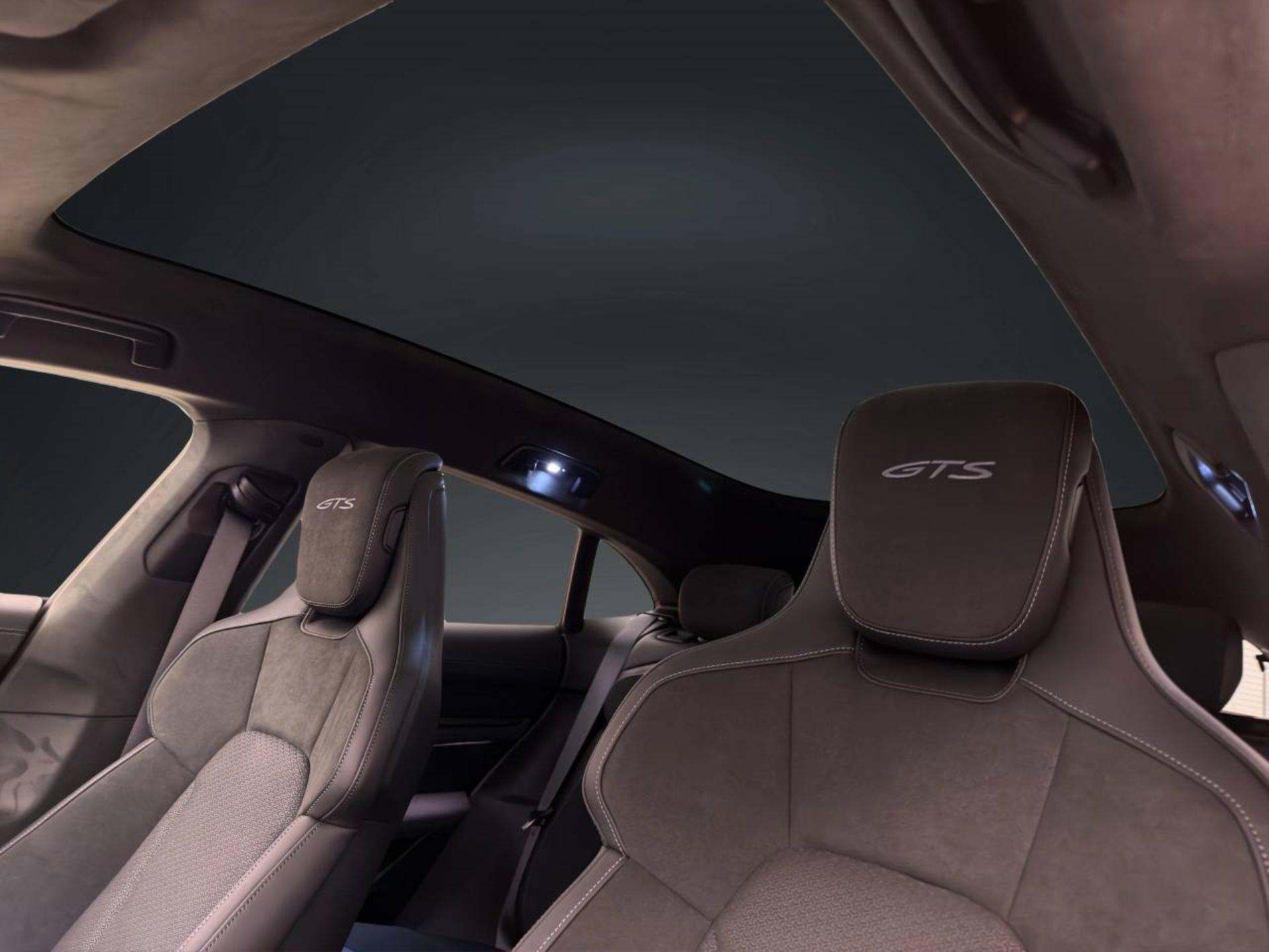 PORSCHE Taycan GTS Sport Turismo-image-13