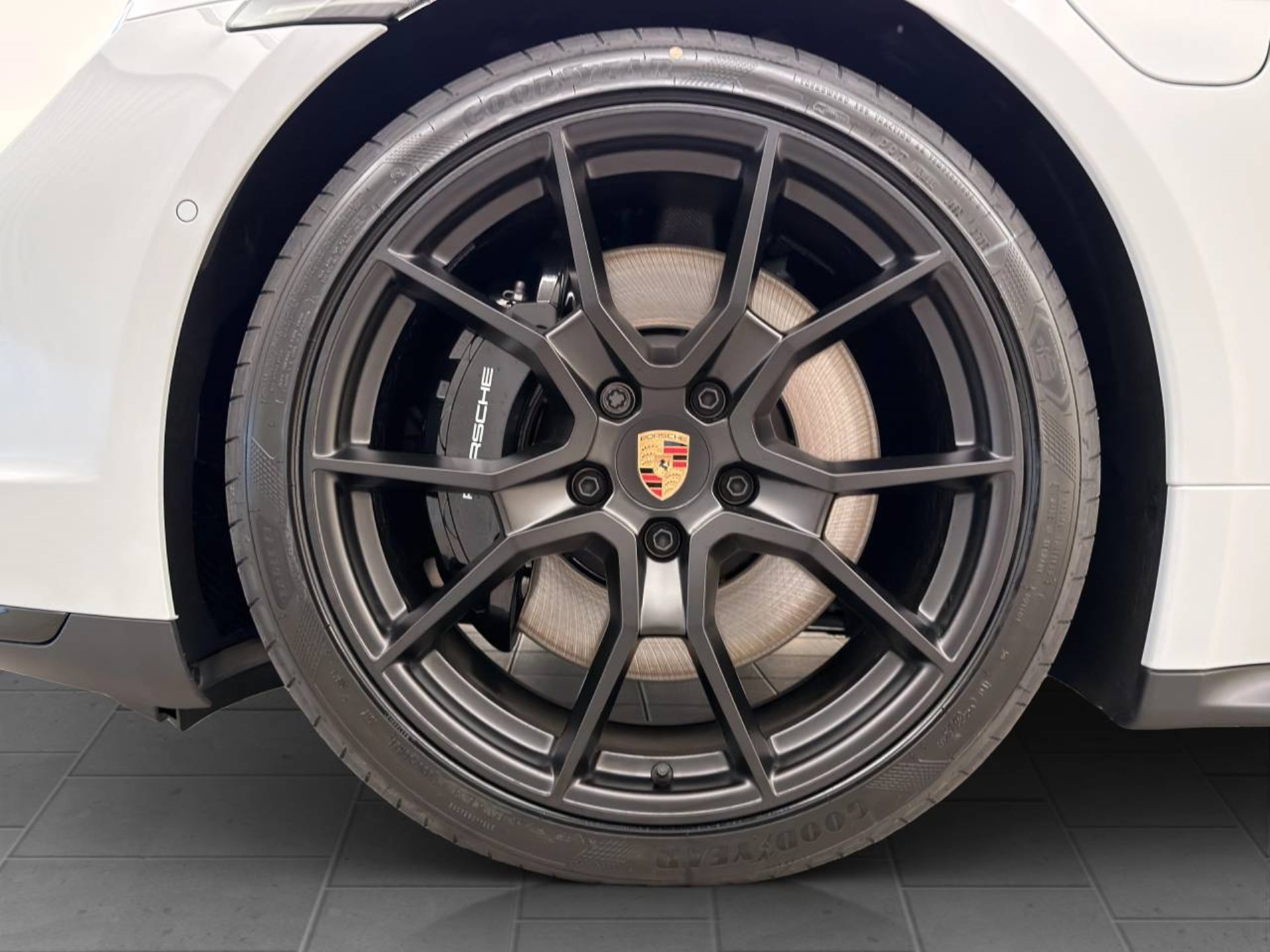 PORSCHE Taycan GTS Sport Turismo-image-10