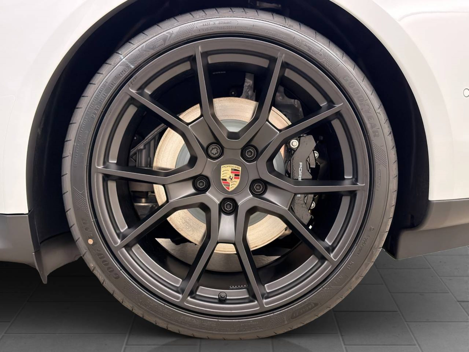 PORSCHE Taycan GTS Sport Turismo-image-24