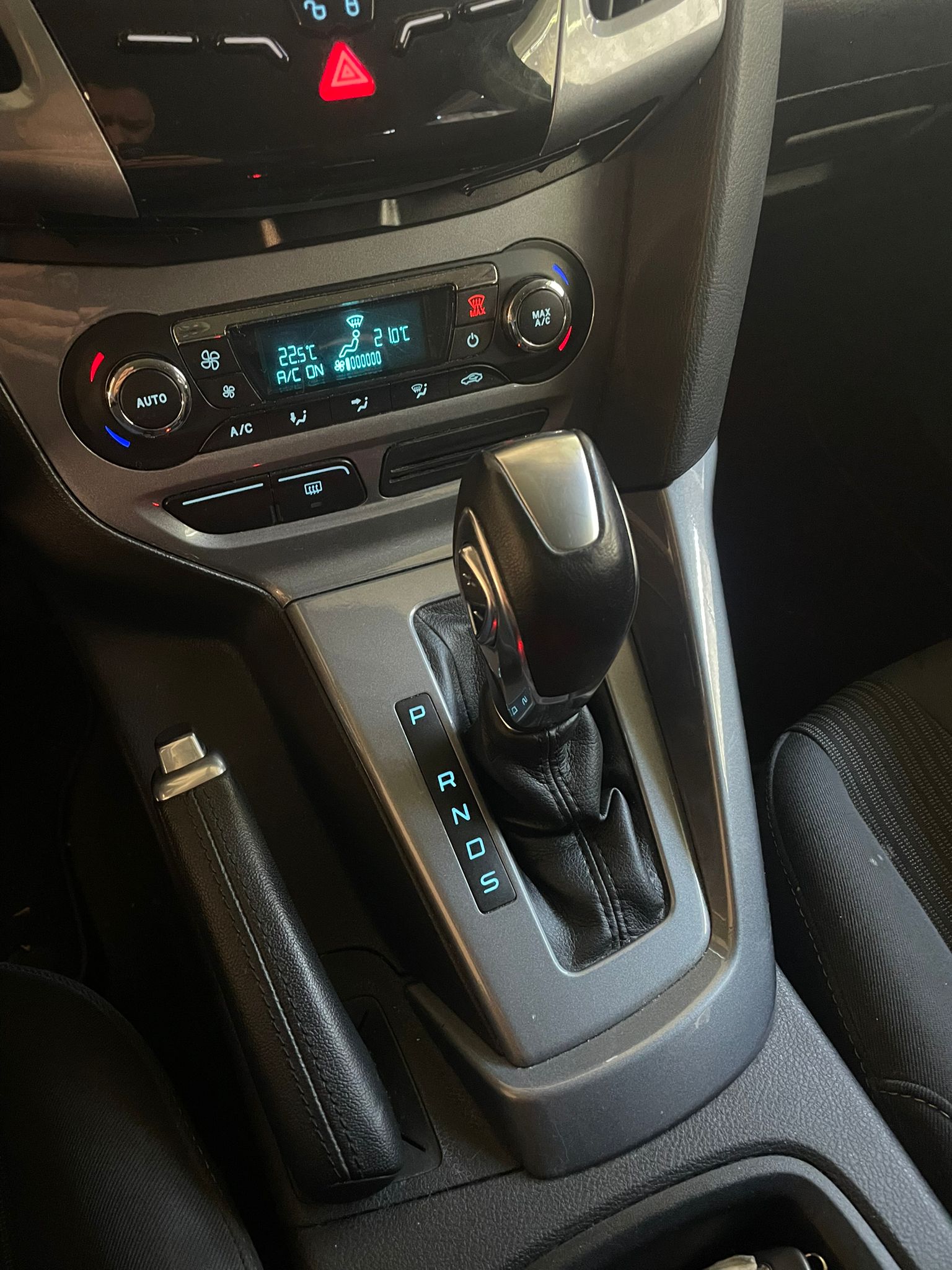 FORD Focus 1.6i VCT Titanium-image-14