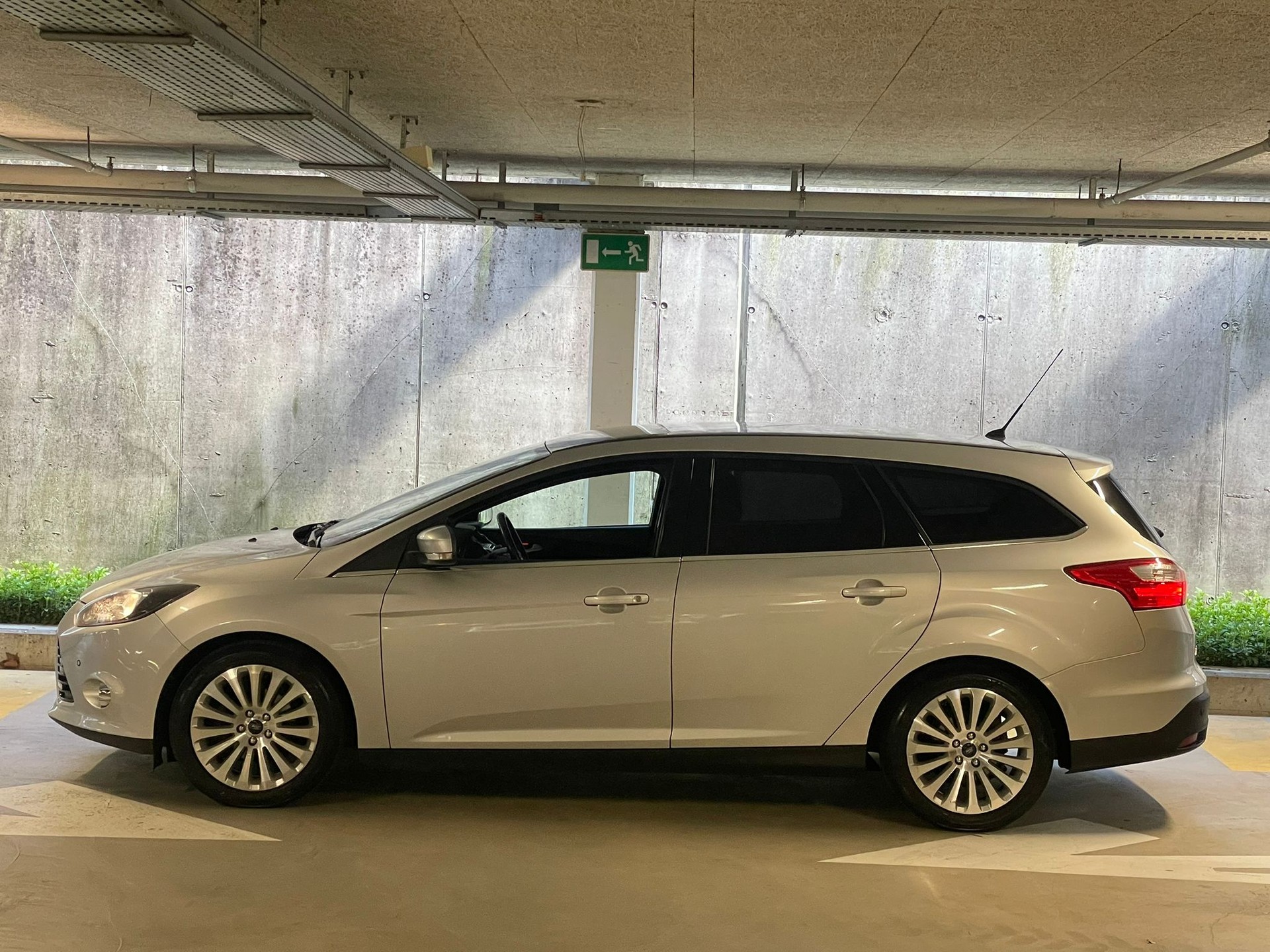 FORD Focus 1.6i VCT Titanium-image-2
