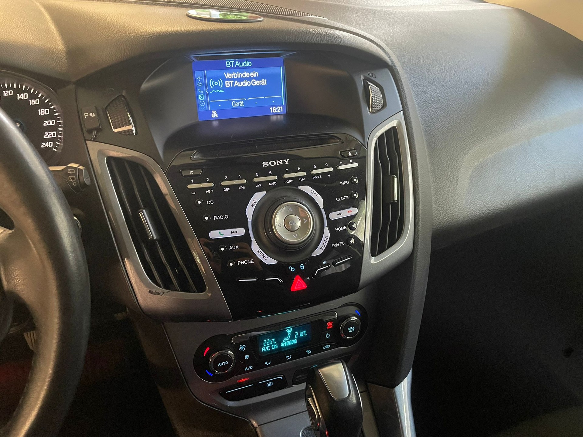 FORD Focus 1.6i VCT Titanium-image-13