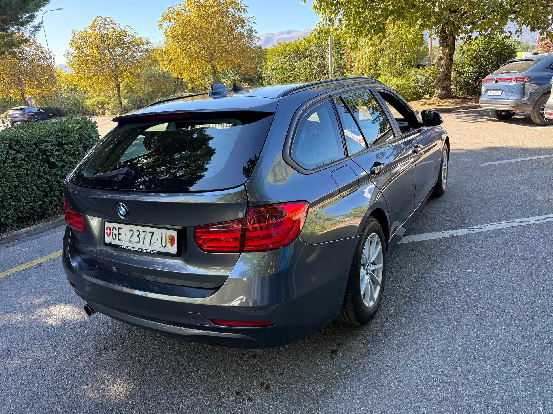 BMW 320d xDrive Touring Modern Line Steptronic-image-2