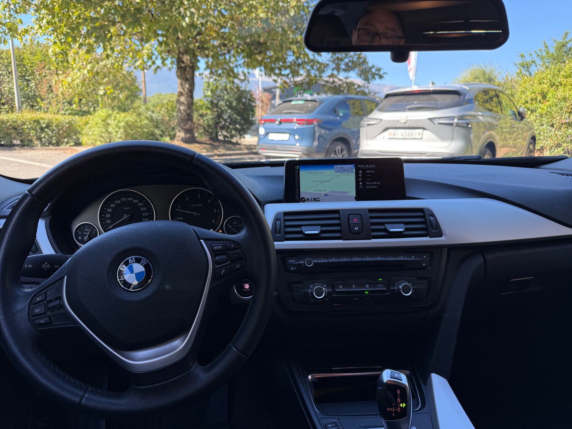 BMW 320d xDrive Touring Modern Line Steptronic-image-11