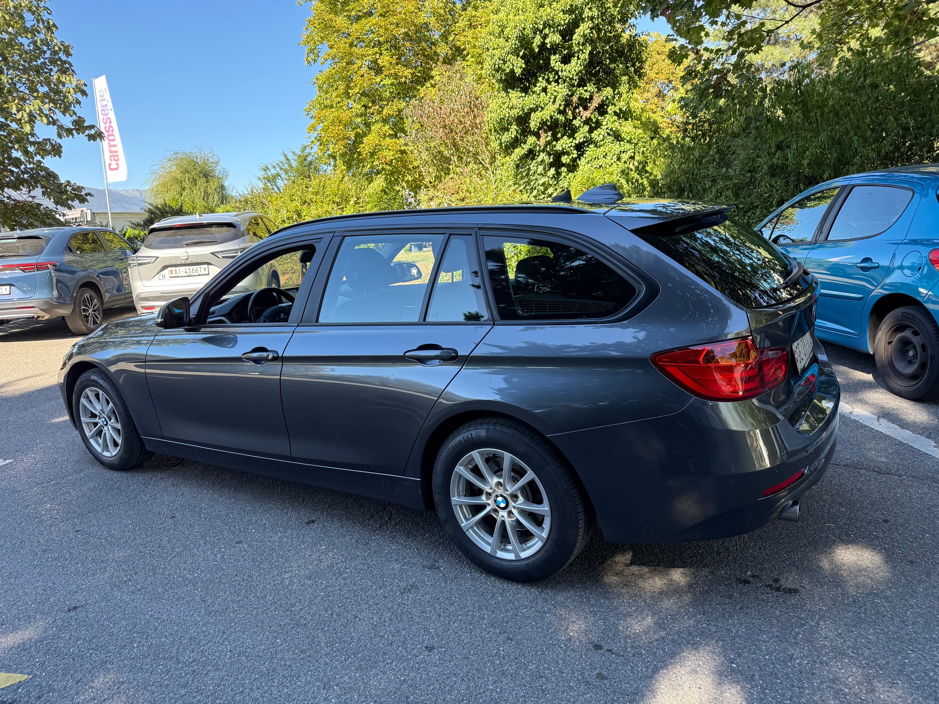 BMW 320d xDrive Touring Modern Line Steptronic-image-6