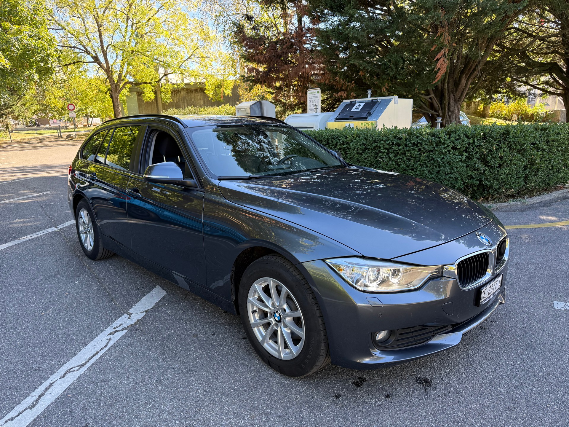 BMW 320d xDrive Touring Modern Line Steptronic-image-4