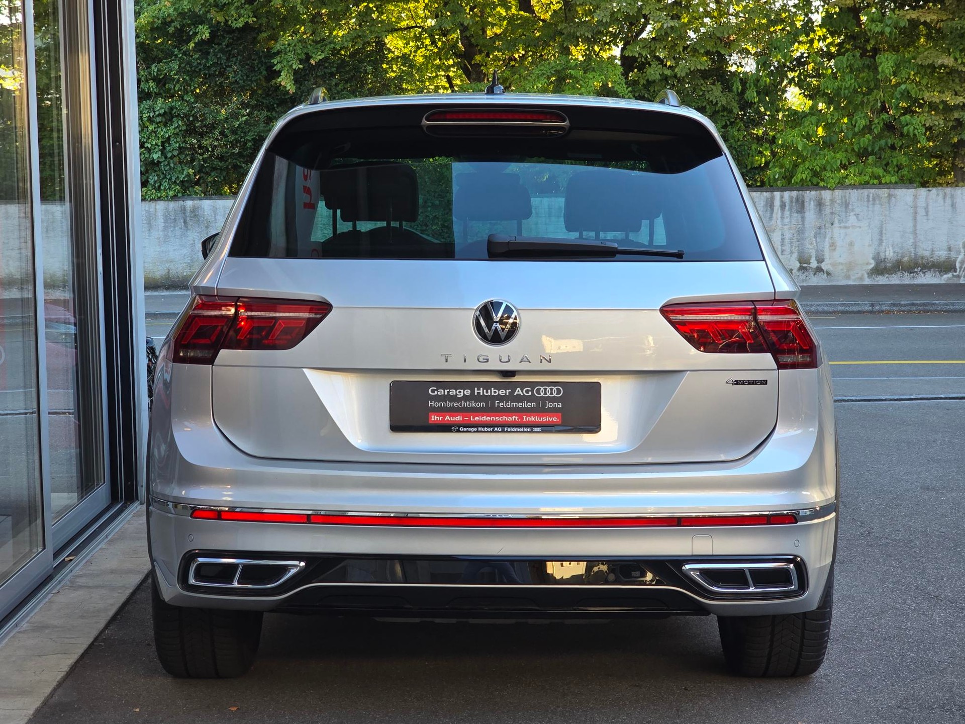 VW Tiguan 2.0TSI R-Line 4Motion DSG-image-4