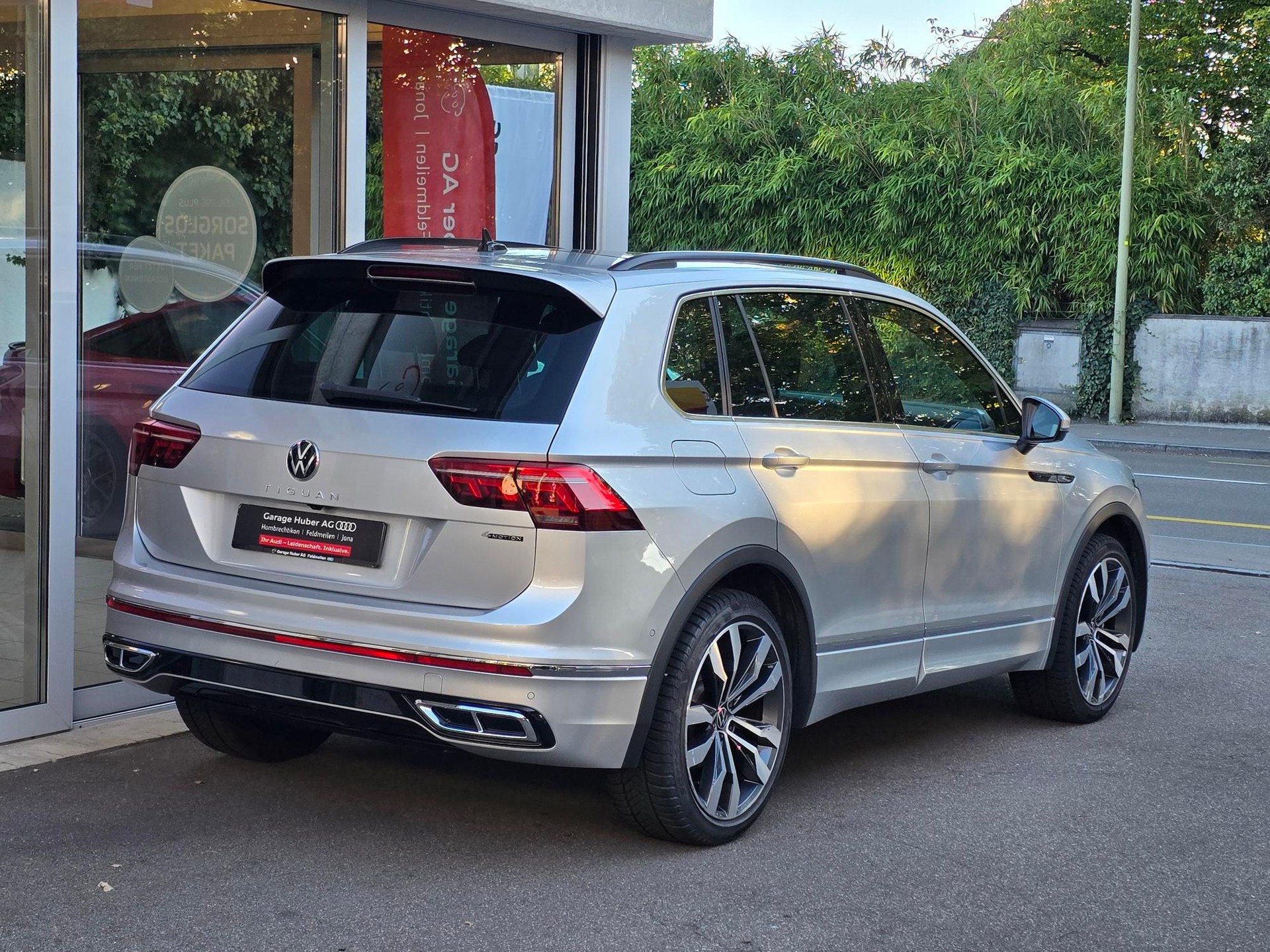VW Tiguan 2.0TSI R-Line 4Motion DSG-image-2