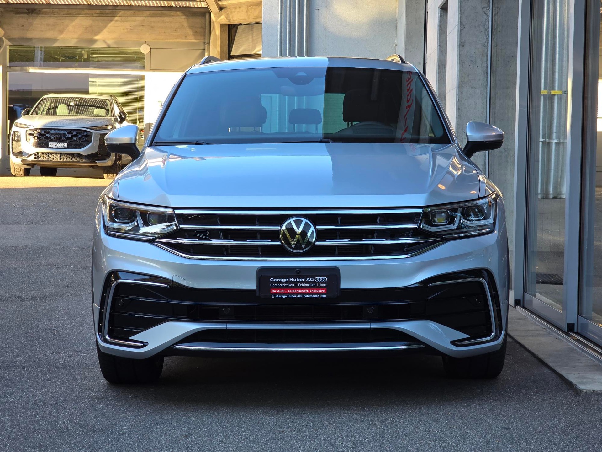 VW Tiguan 2.0TSI R-Line 4Motion DSG-image-3