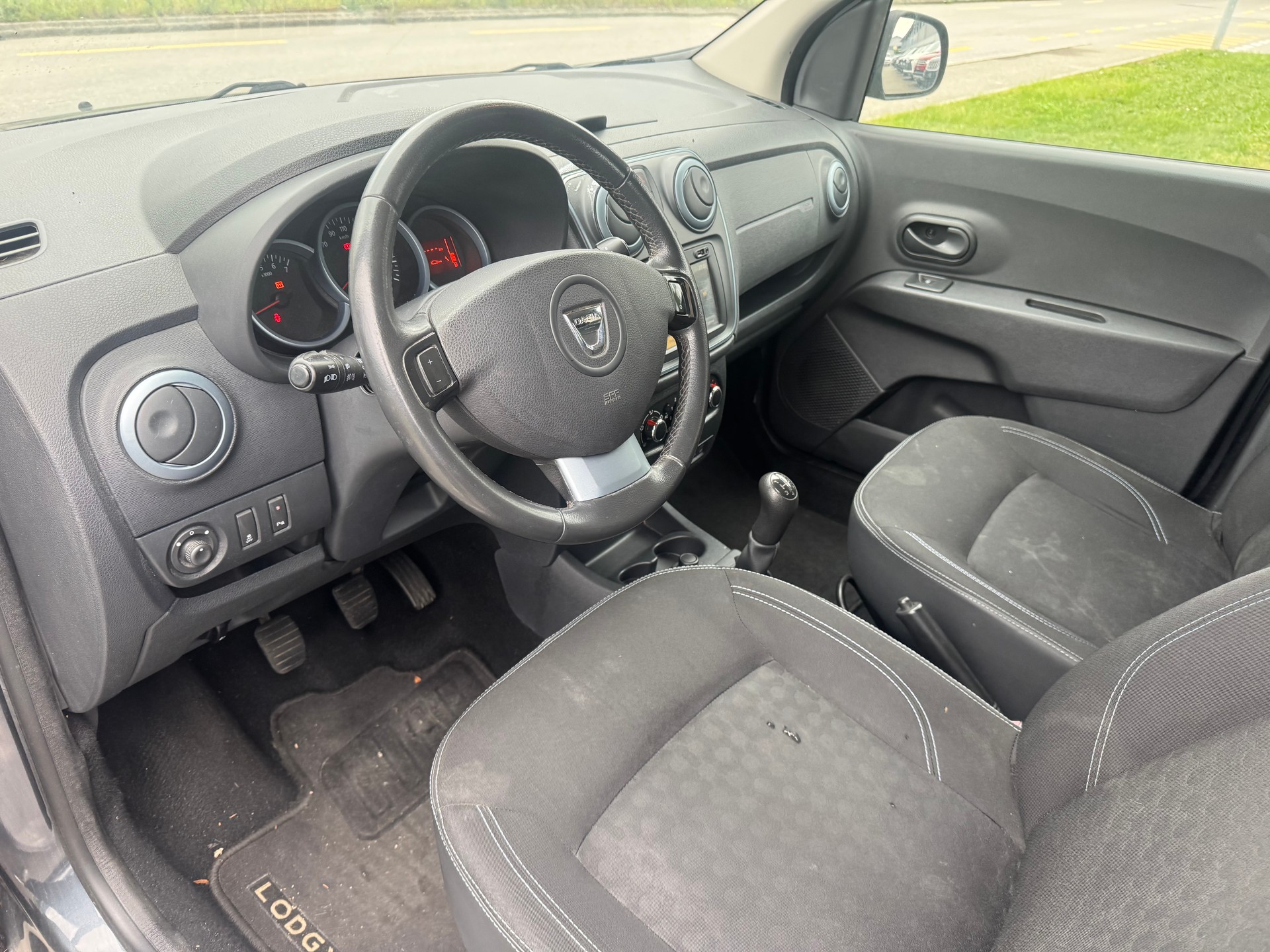 DACIA Lodgy 1.2 Turbo Lauréate 5PL-image-11