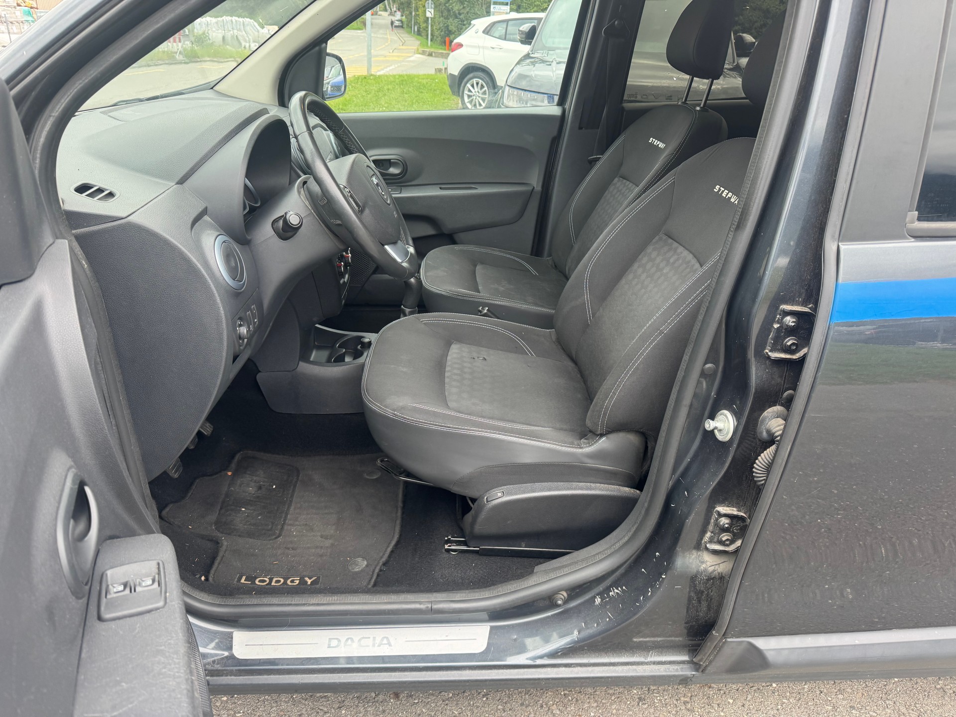 DACIA Lodgy 1.2 Turbo Lauréate 5PL-image-9
