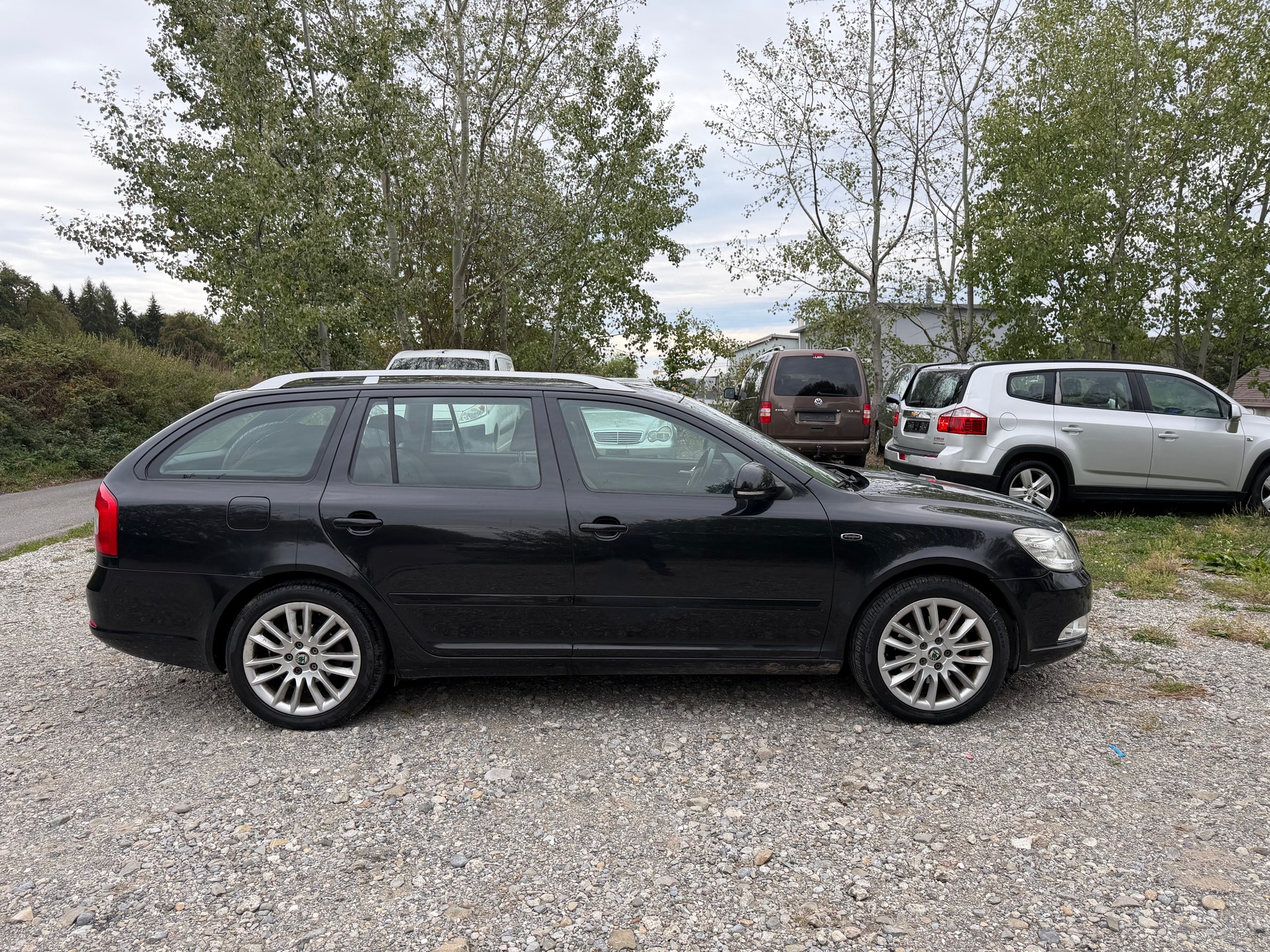 SKODA Octavia Combi 1.8 TSI 50Years 4x4-image-3