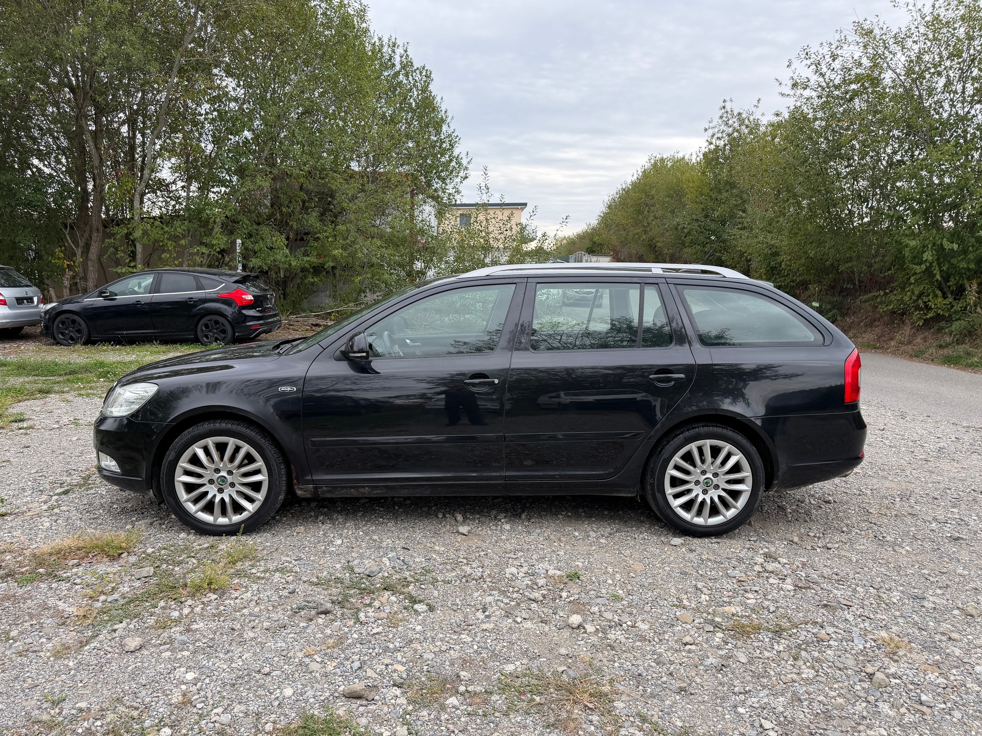 SKODA Octavia Combi 1.8 TSI 50Years 4x4-image-2