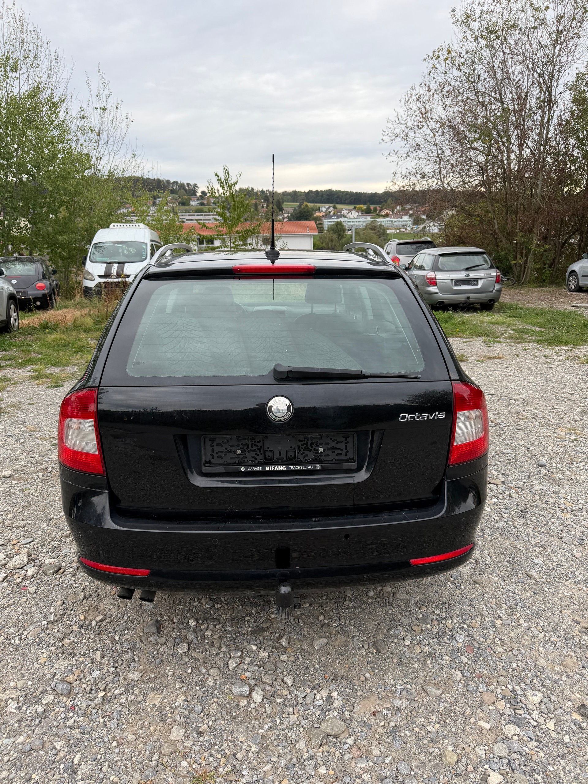 SKODA Octavia Combi 1.8 TSI 50Years 4x4-image-5