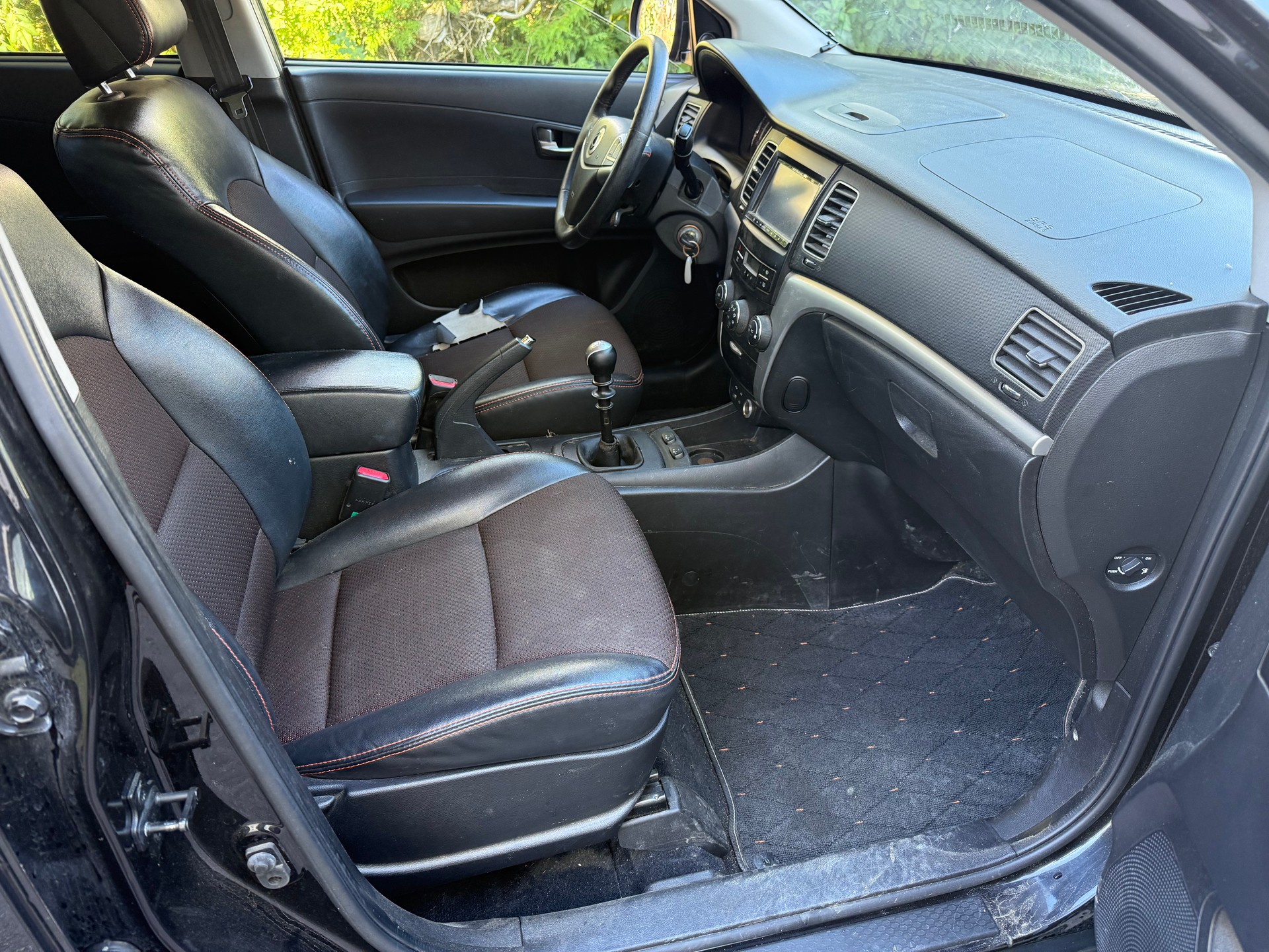 KGM-SsangYong Korando 2.0 e-XDI Swiss Limited Edition 4WD-image-7