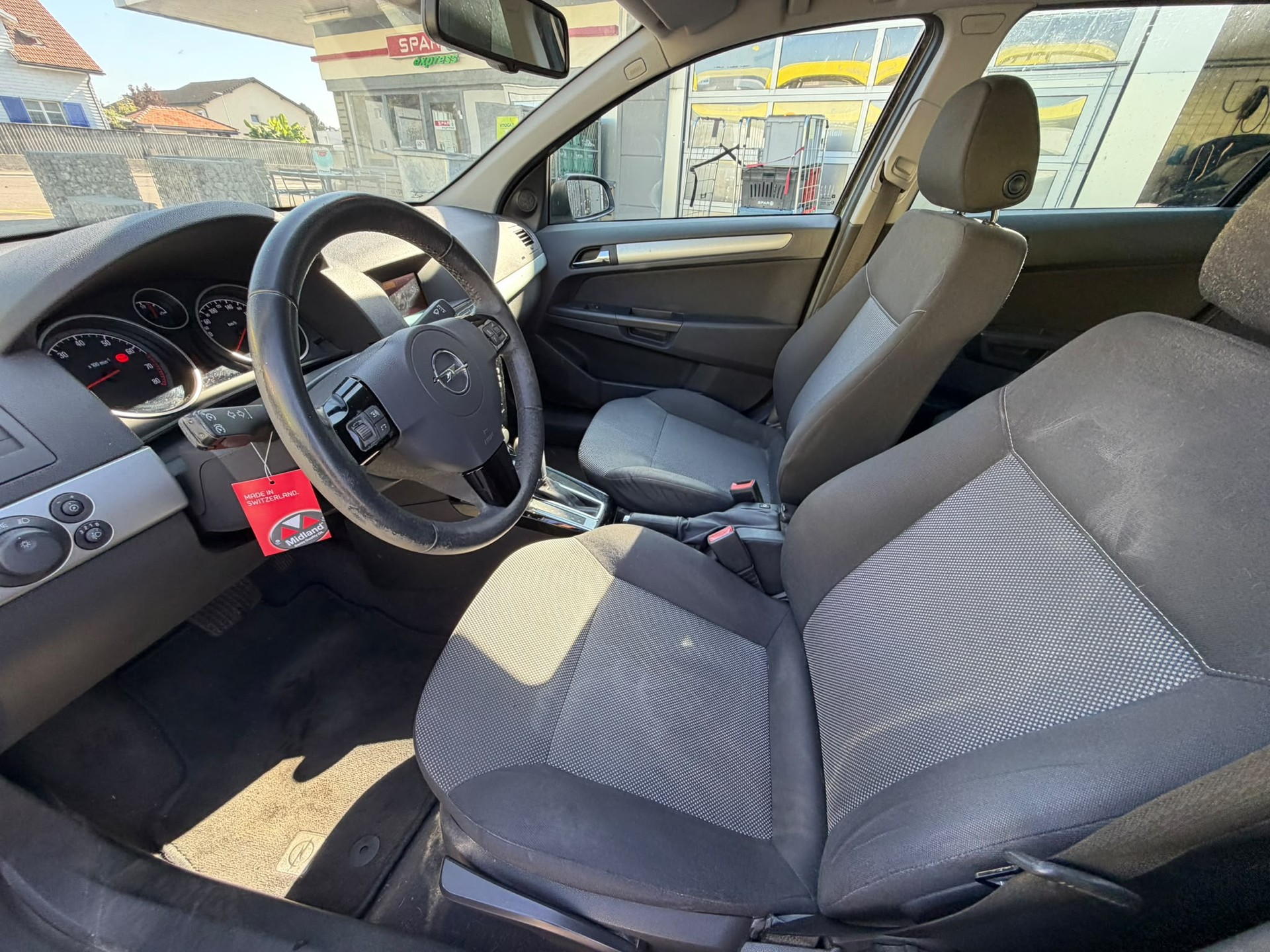 OPEL Astra Caravan 1.8i 16V Anniversary Ed. Aut.-image-9