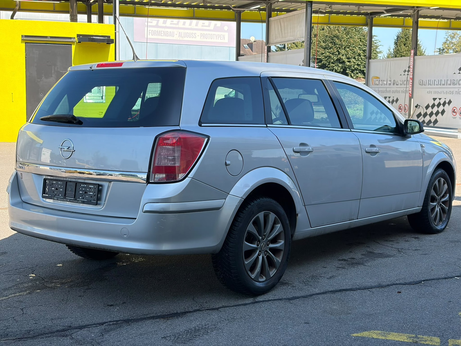 OPEL Astra Caravan 1.8i 16V Anniversary Ed. Aut.-image-5
