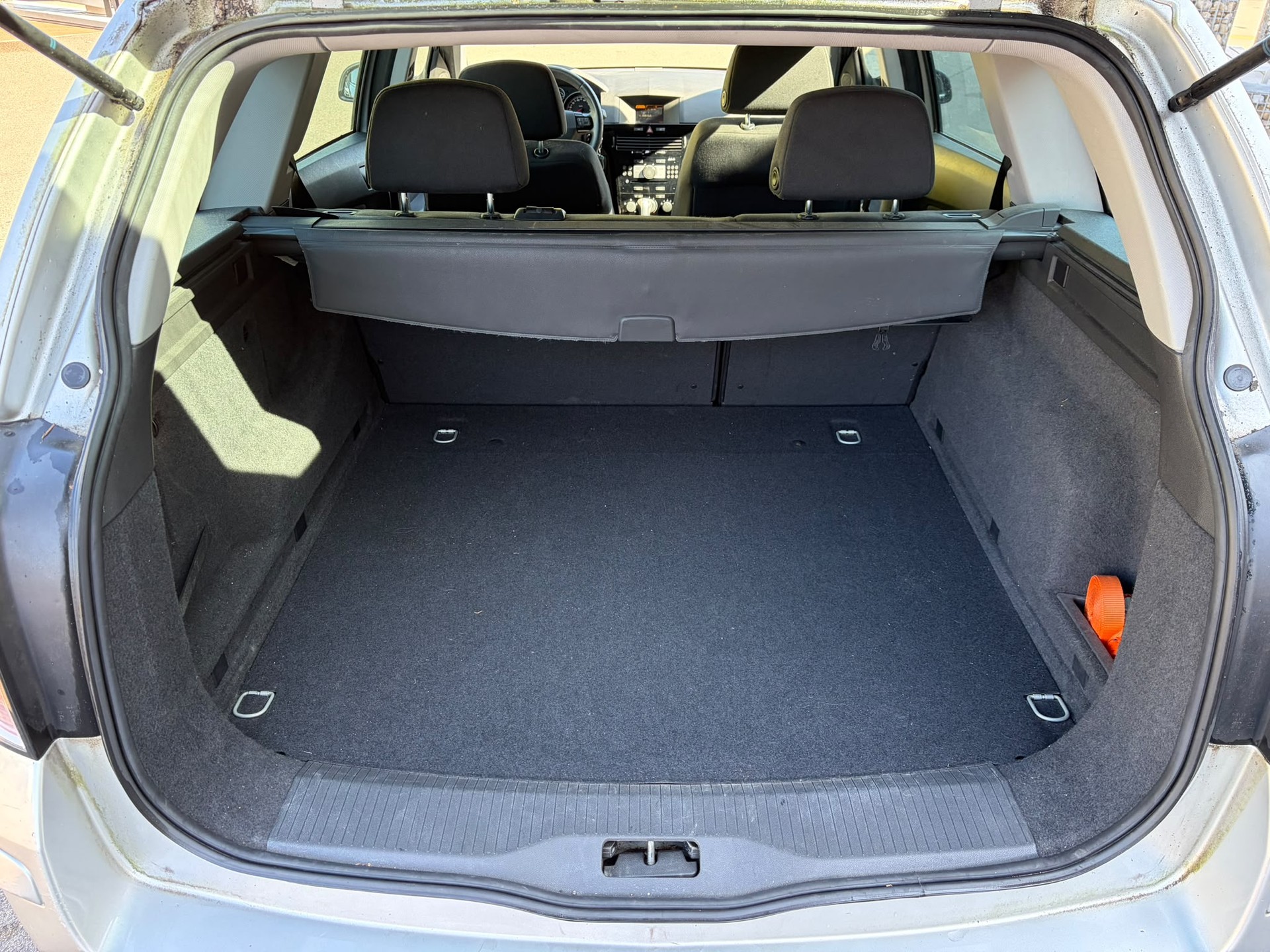 OPEL Astra Caravan 1.8i 16V Anniversary Ed. Aut.-image-4