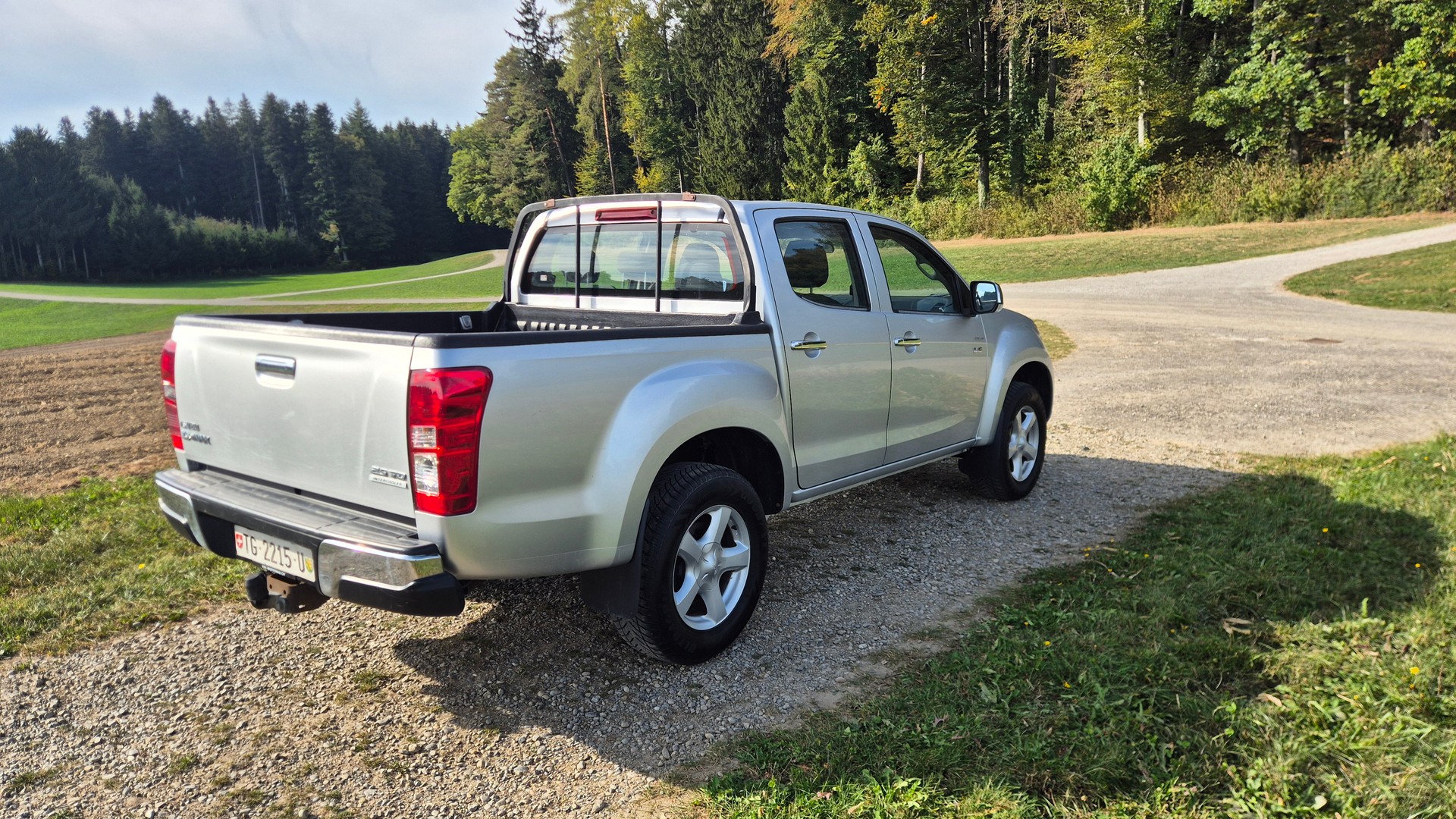 ISUZU D-MAX 2.5 Crew Cab Solar 4x4-image-2