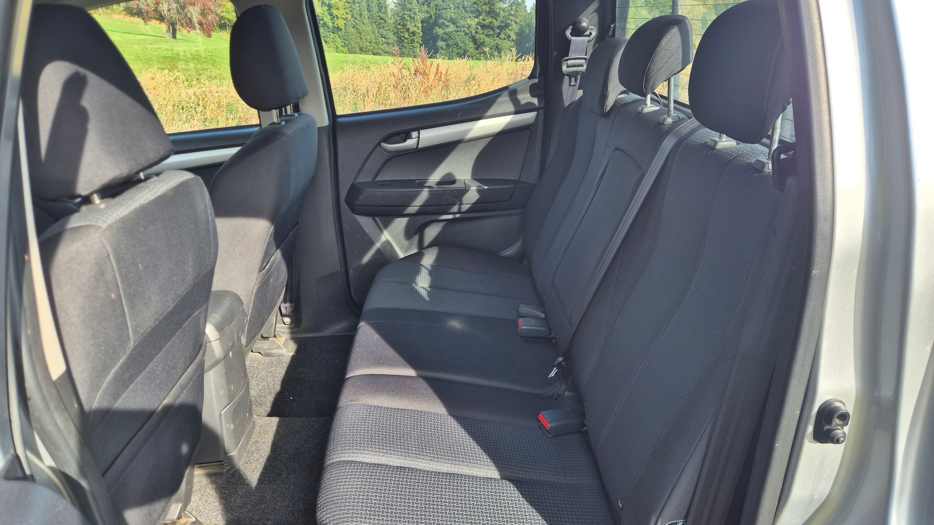 ISUZU D-MAX 2.5 Crew Cab Solar 4x4-image-6