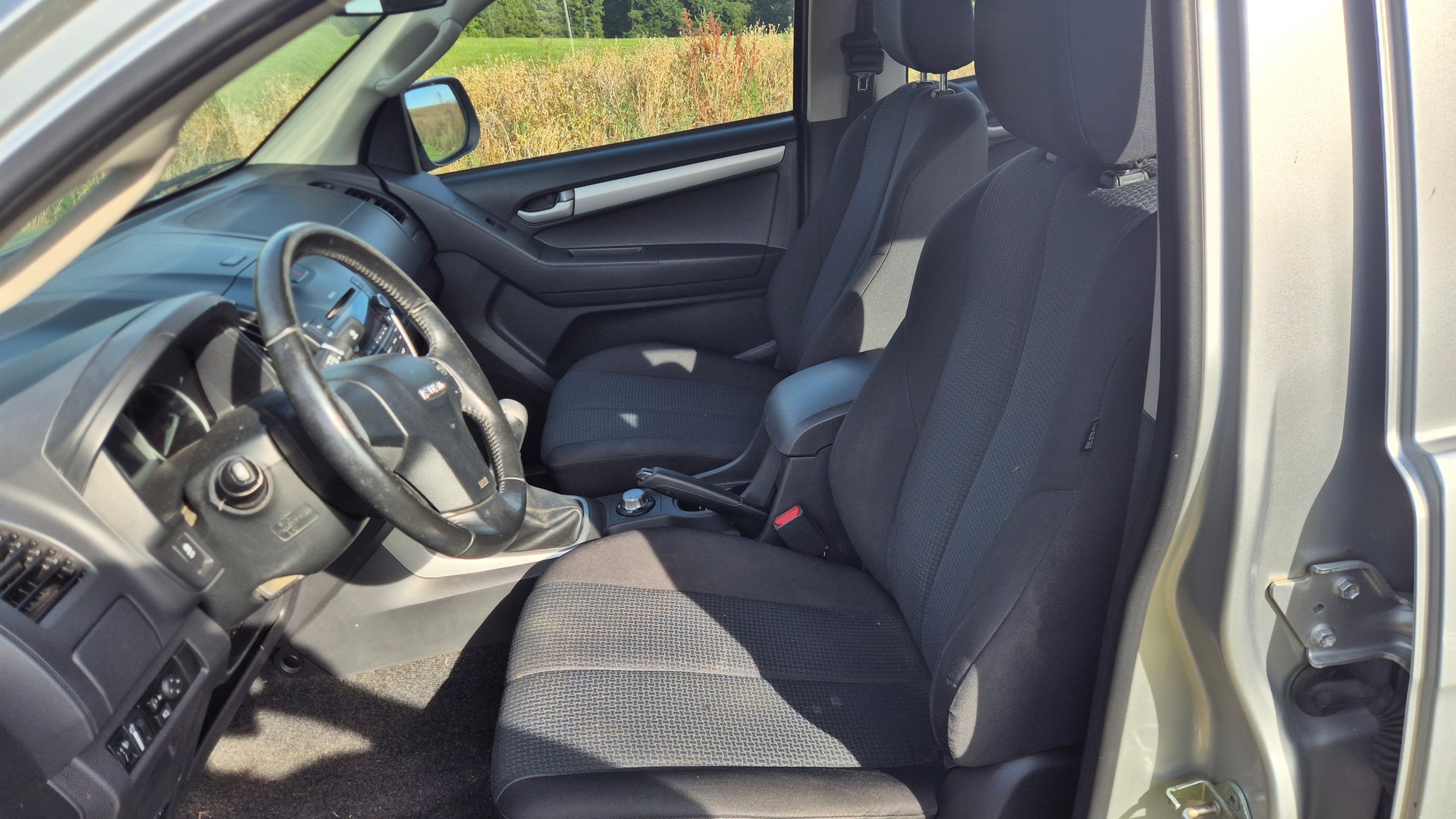ISUZU D-MAX 2.5 Crew Cab Solar 4x4-image-5
