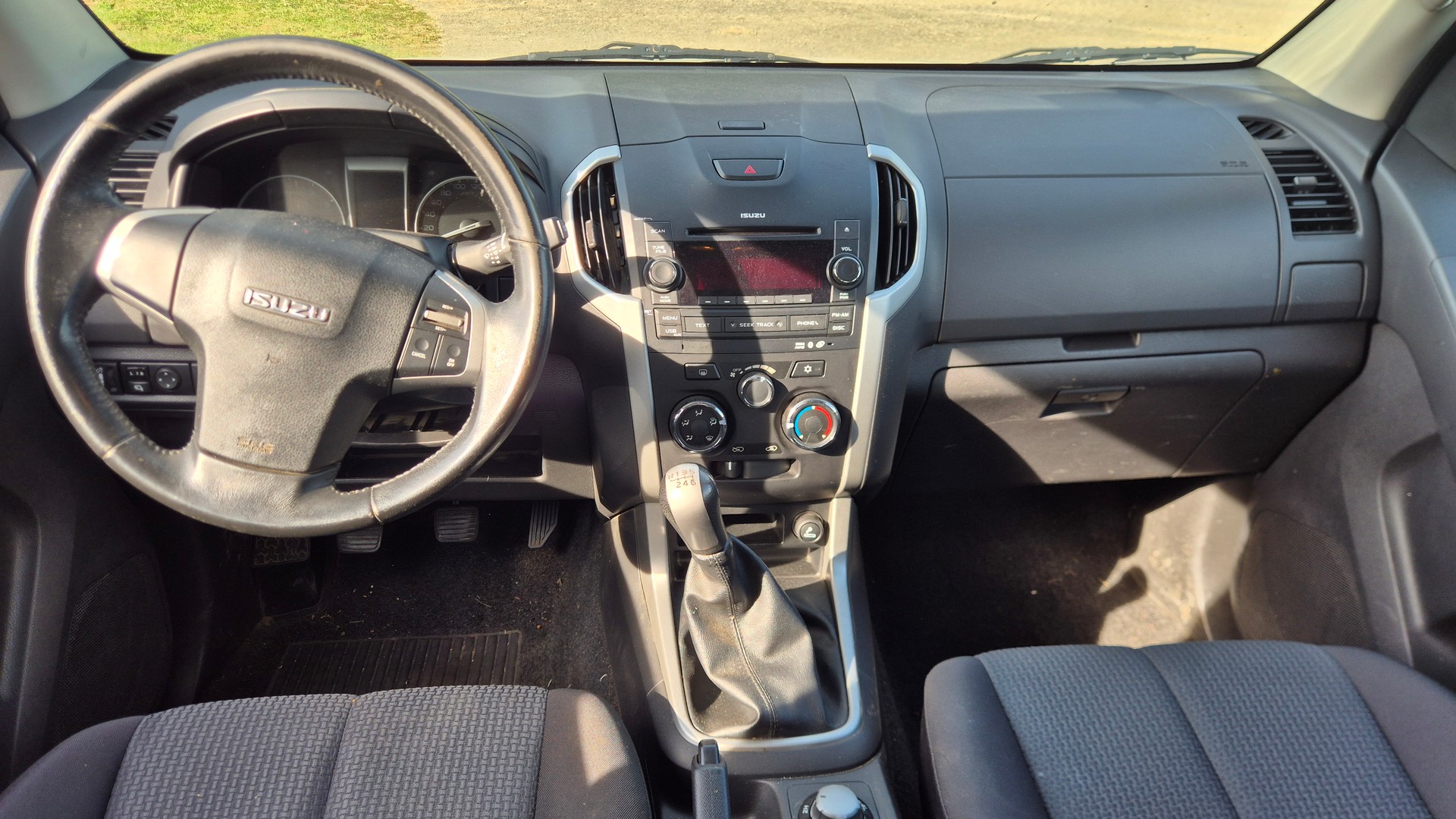 ISUZU D-MAX 2.5 Crew Cab Solar 4x4-image-7