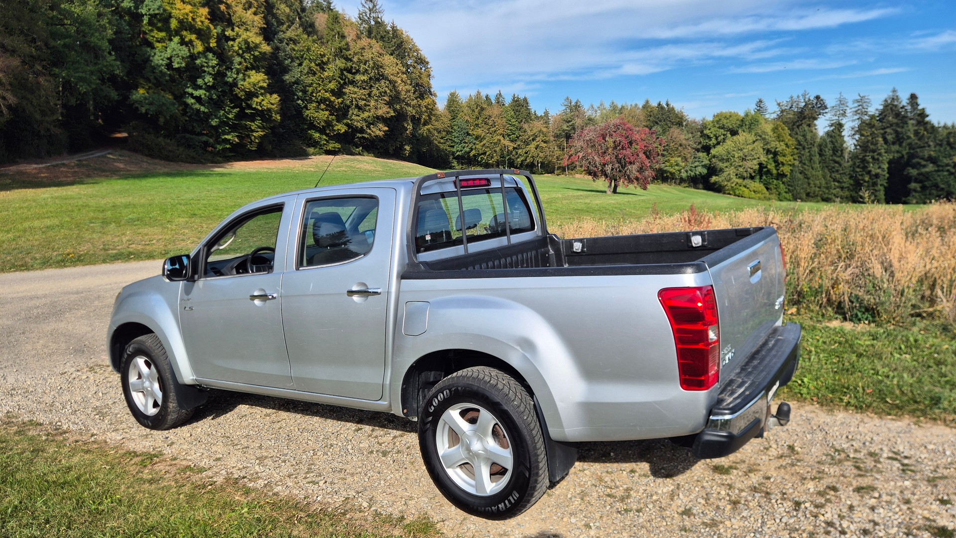 ISUZU D-MAX 2.5 Crew Cab Solar 4x4-image-3