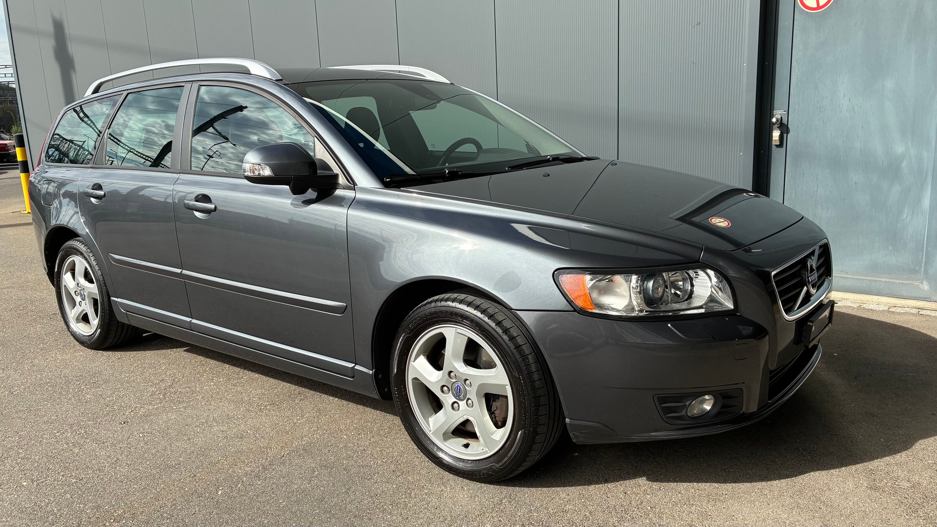 VOLVO V50 D3 Business Pro Edition Geartronic-image-1