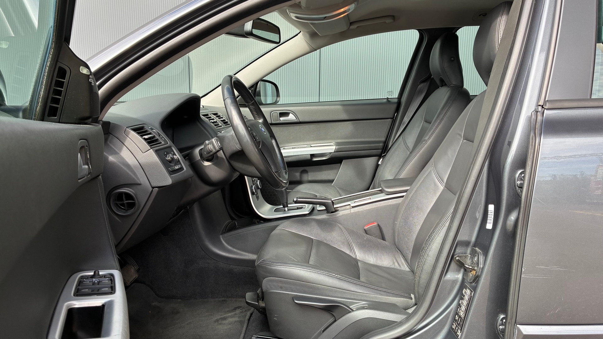 VOLVO V50 D3 Business Pro Edition Geartronic-image-8