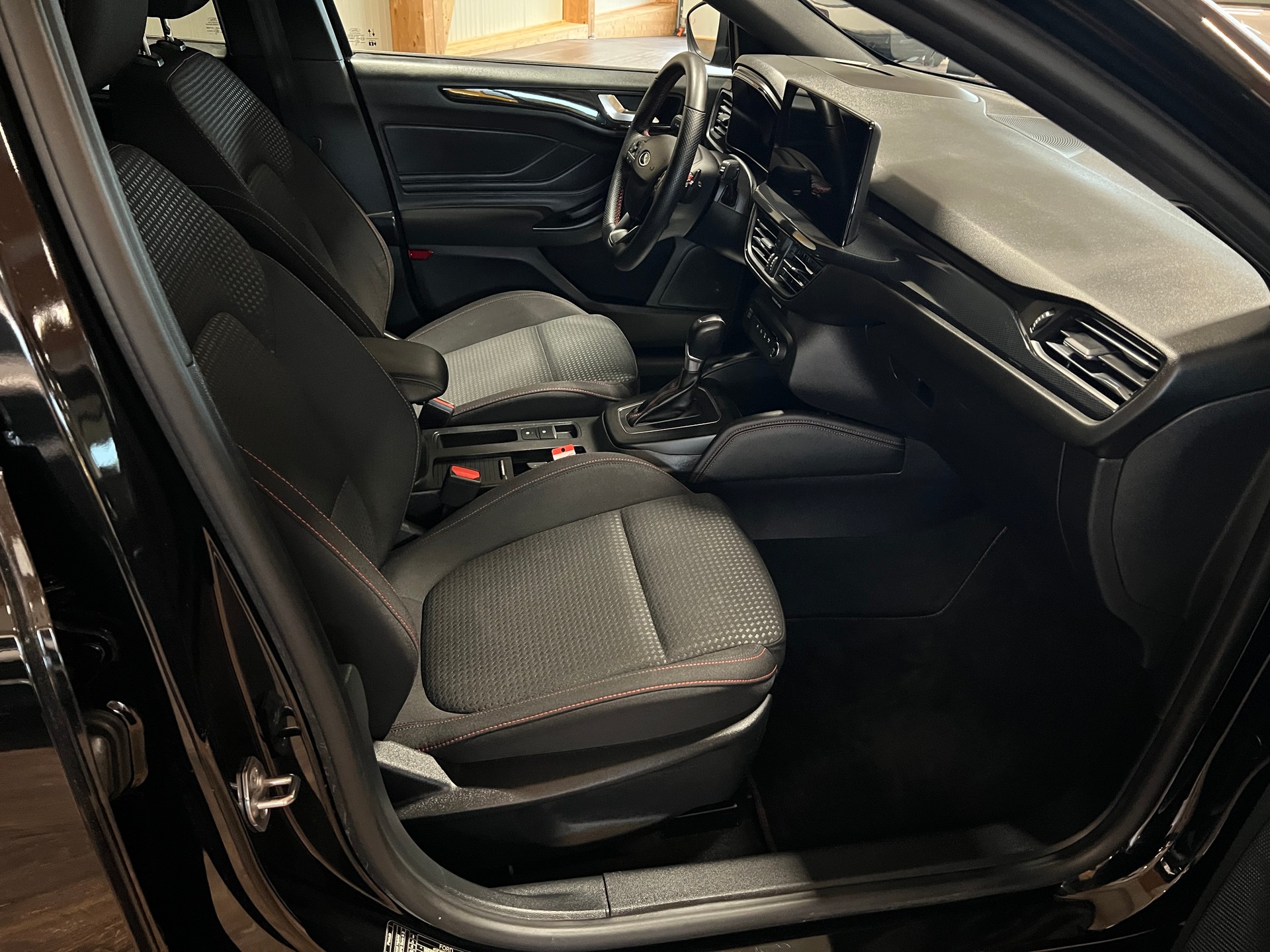 FORD Focus 1.0 MHEV ST-Line X Automat-image-10