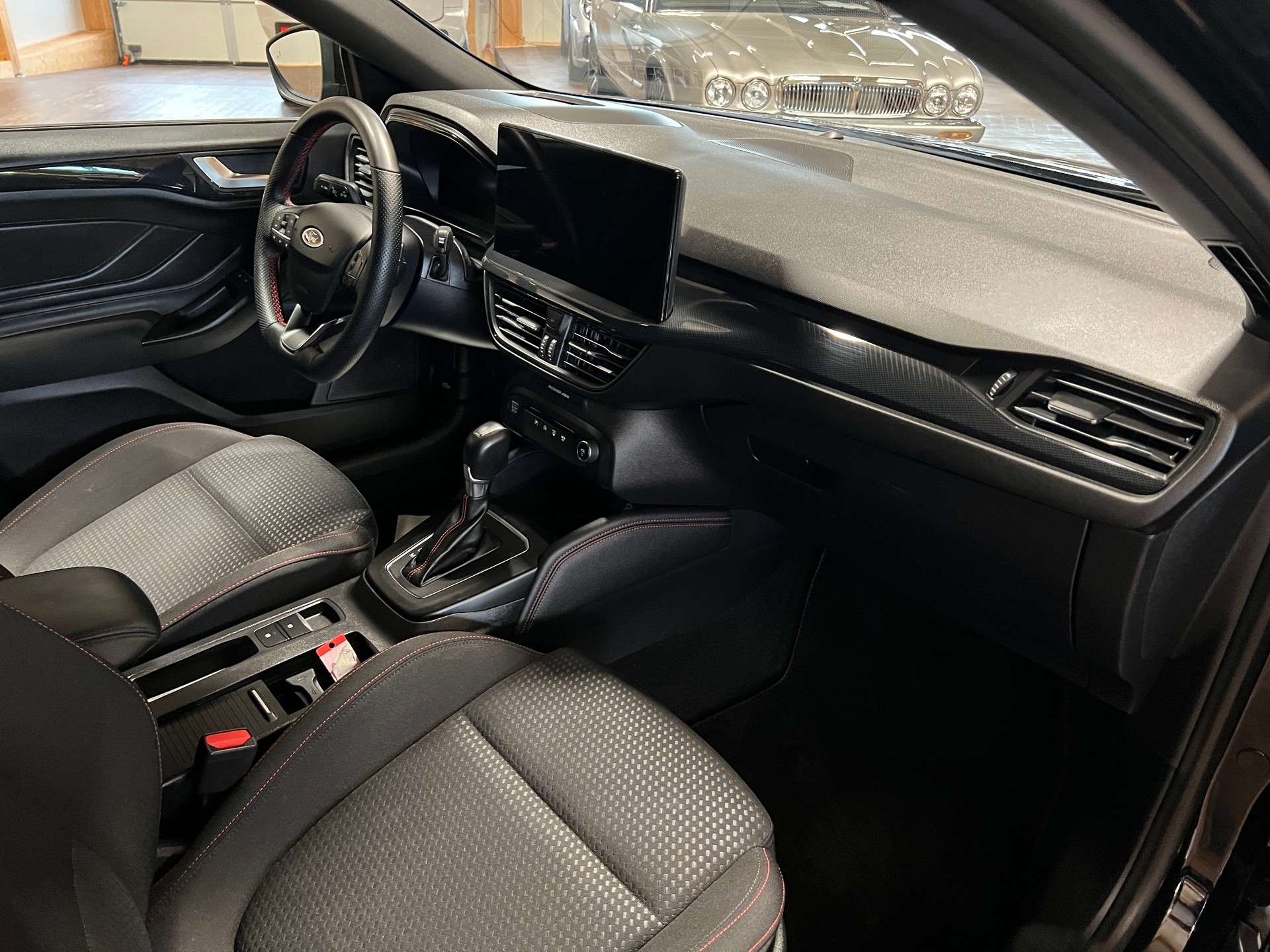 FORD Focus 1.0 MHEV ST-Line X Automat-image-11