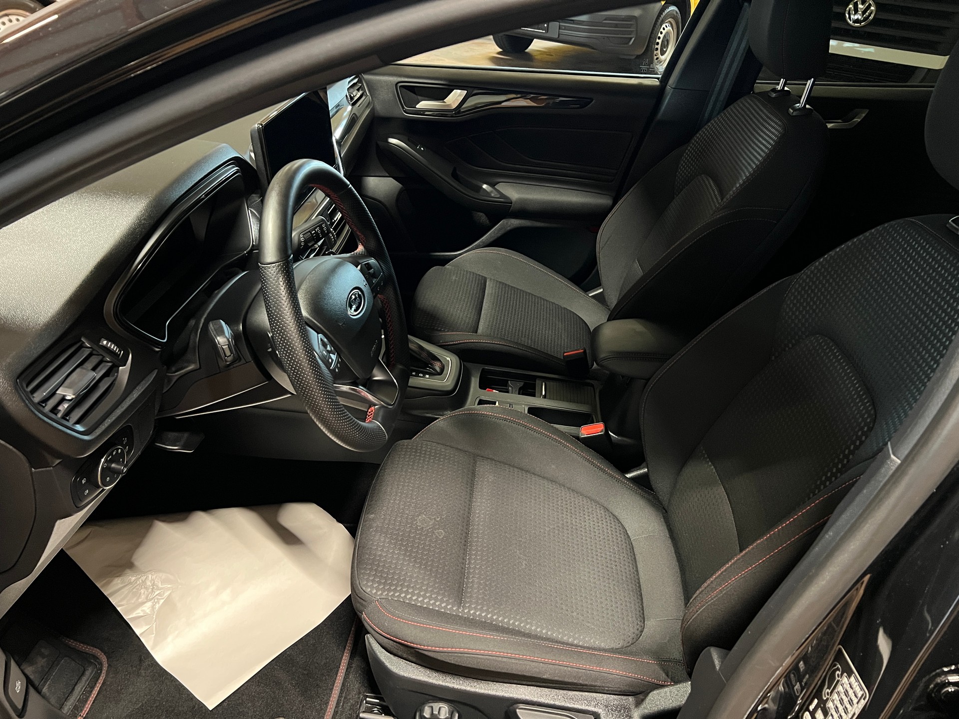 FORD Focus 1.0 MHEV ST-Line X Automat-image-8